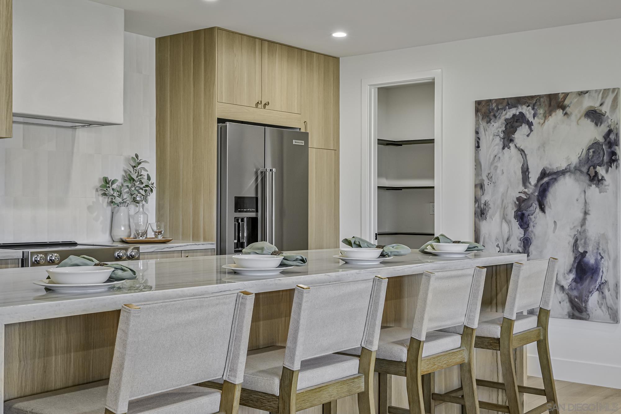 Detail Gallery Image 9 of 11 For 2126  San Clemente St, San Diego,  CA 92107 - 5 Beds | 3/1 Baths