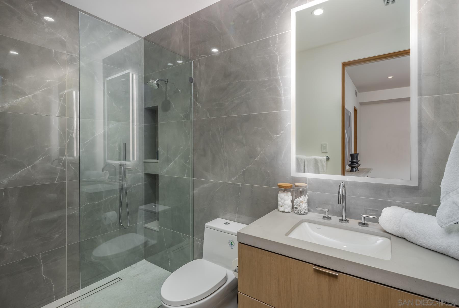 Detail Gallery Image 33 of 47 For 521 S Rios Ave, Solana Beach,  CA 92075 - 7 Beds | 6/4 Baths