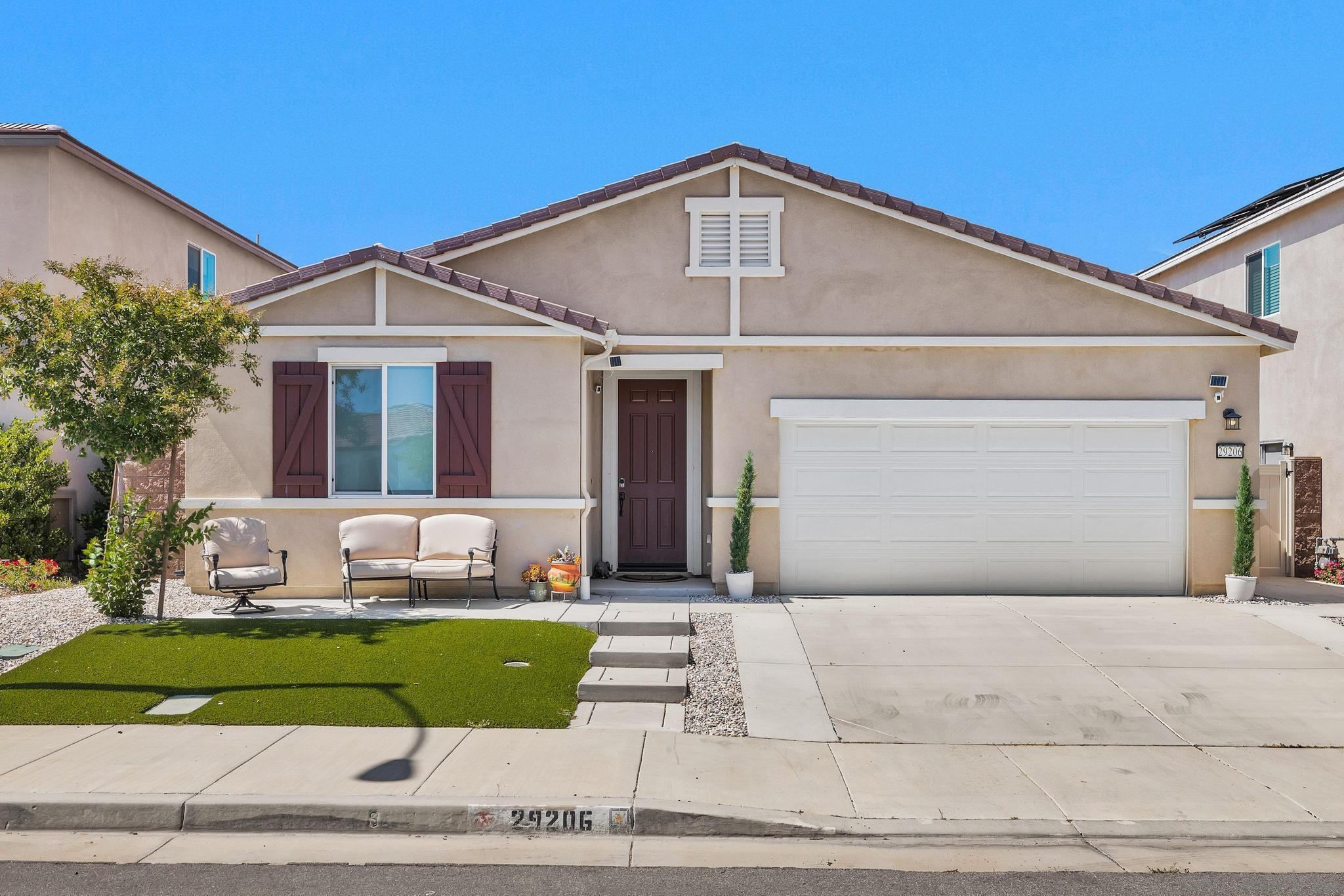 Detail Gallery Image 1 of 1 For 29206  Queen Palm, Lake Elsinore,  CA 92530 - 4 Beds | 2 Baths