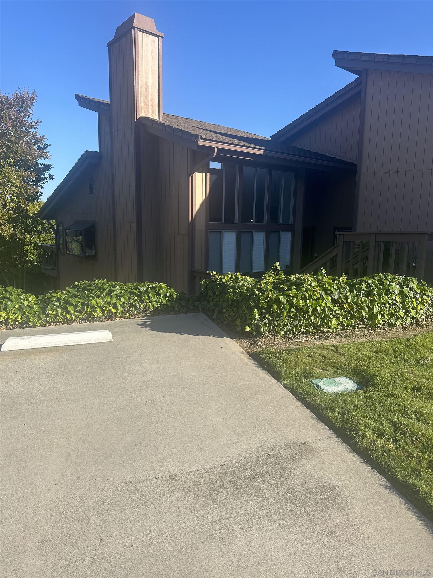 Detail Gallery Image 2 of 10 For 431  Windyridge Glen, Escondido,  CA 92026 - 3 Beds | 2 Baths