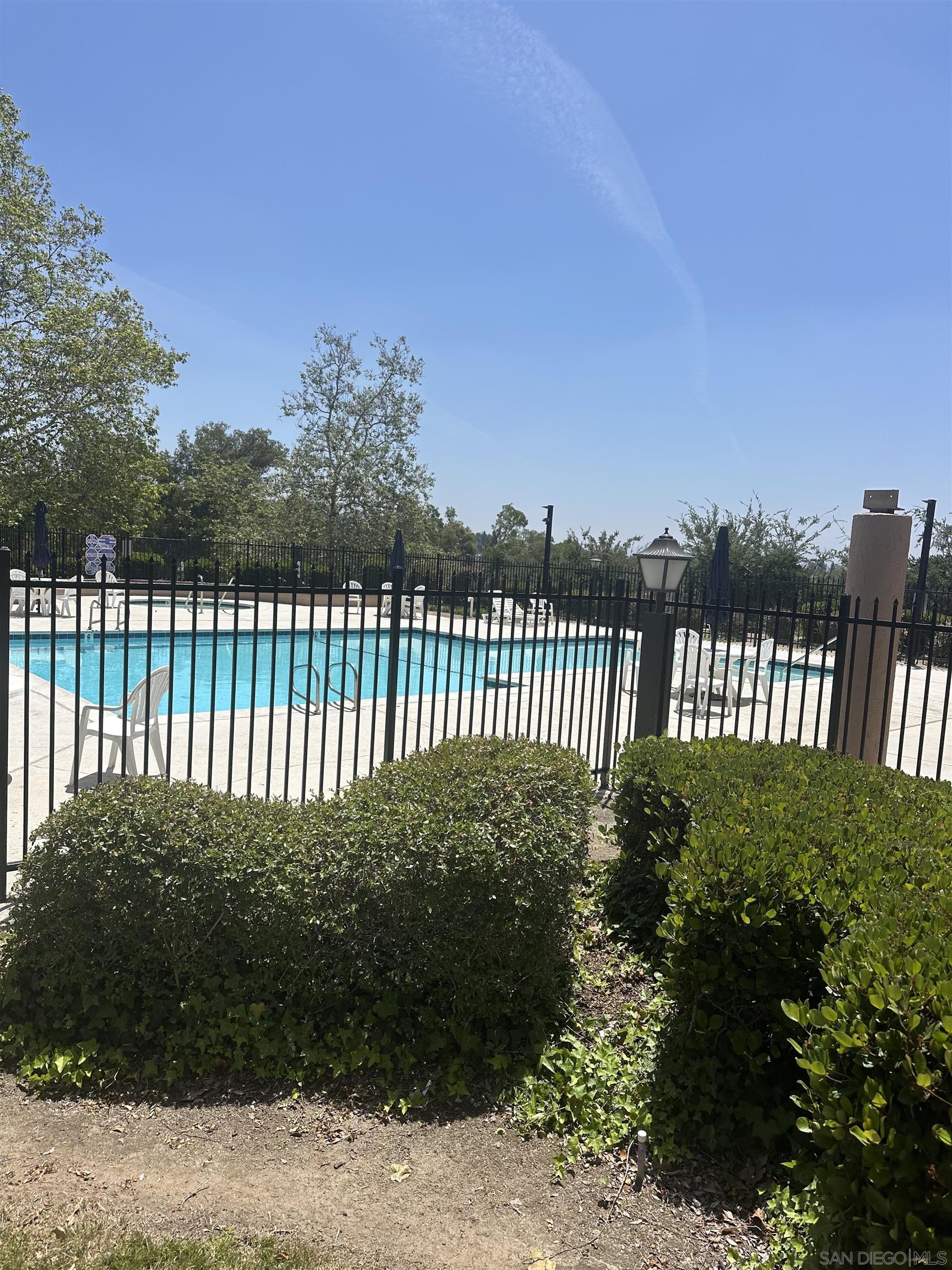 Detail Gallery Image 9 of 10 For 431  Windyridge Glen, Escondido,  CA 92026 - 3 Beds | 2 Baths