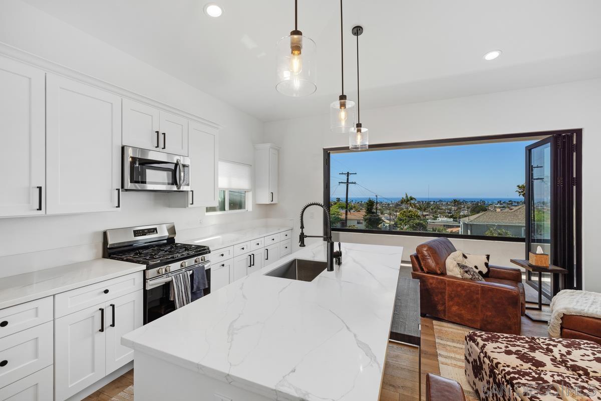 Detail Gallery Image 1 of 1 For 4467  Long Branch Ave, San Diego,  CA 92107 - 4 Beds | 3 Baths