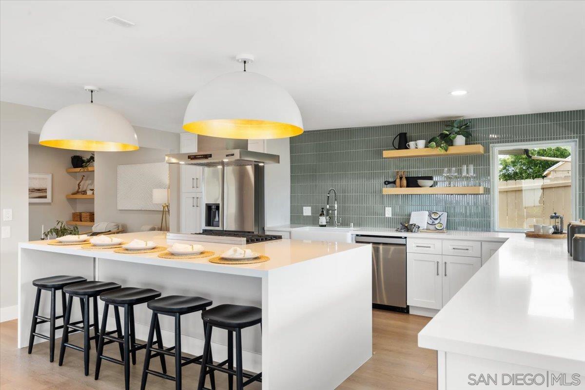 Detail Gallery Image 1 of 1 For 2437  Burgener Blvd, San Diego,  CA 92110 - 3 Beds | 2 Baths