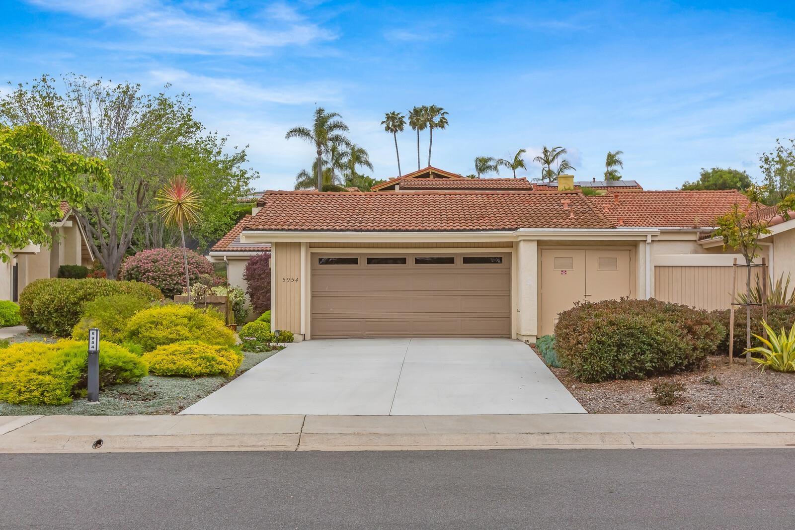 Detail Gallery Image 1 of 1 For 5954  Caminito Cardelina, La Jolla,  CA 92037 - 4 Beds | 3 Baths