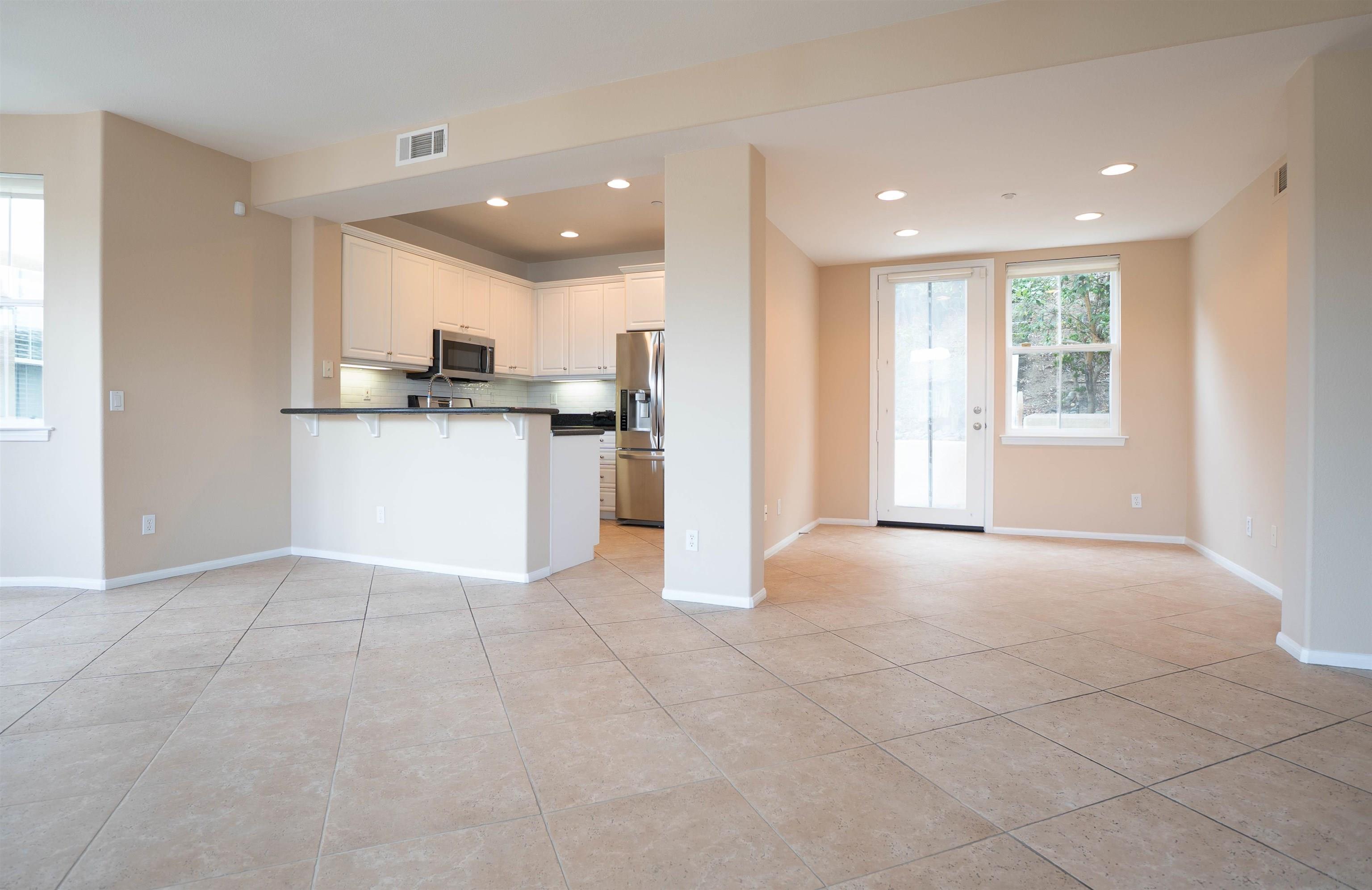 Detail Gallery Image 2 of 32 For 3141  Harbor Ridge Ln, San Diego,  CA 92103 - 3 Beds | 2/1 Baths