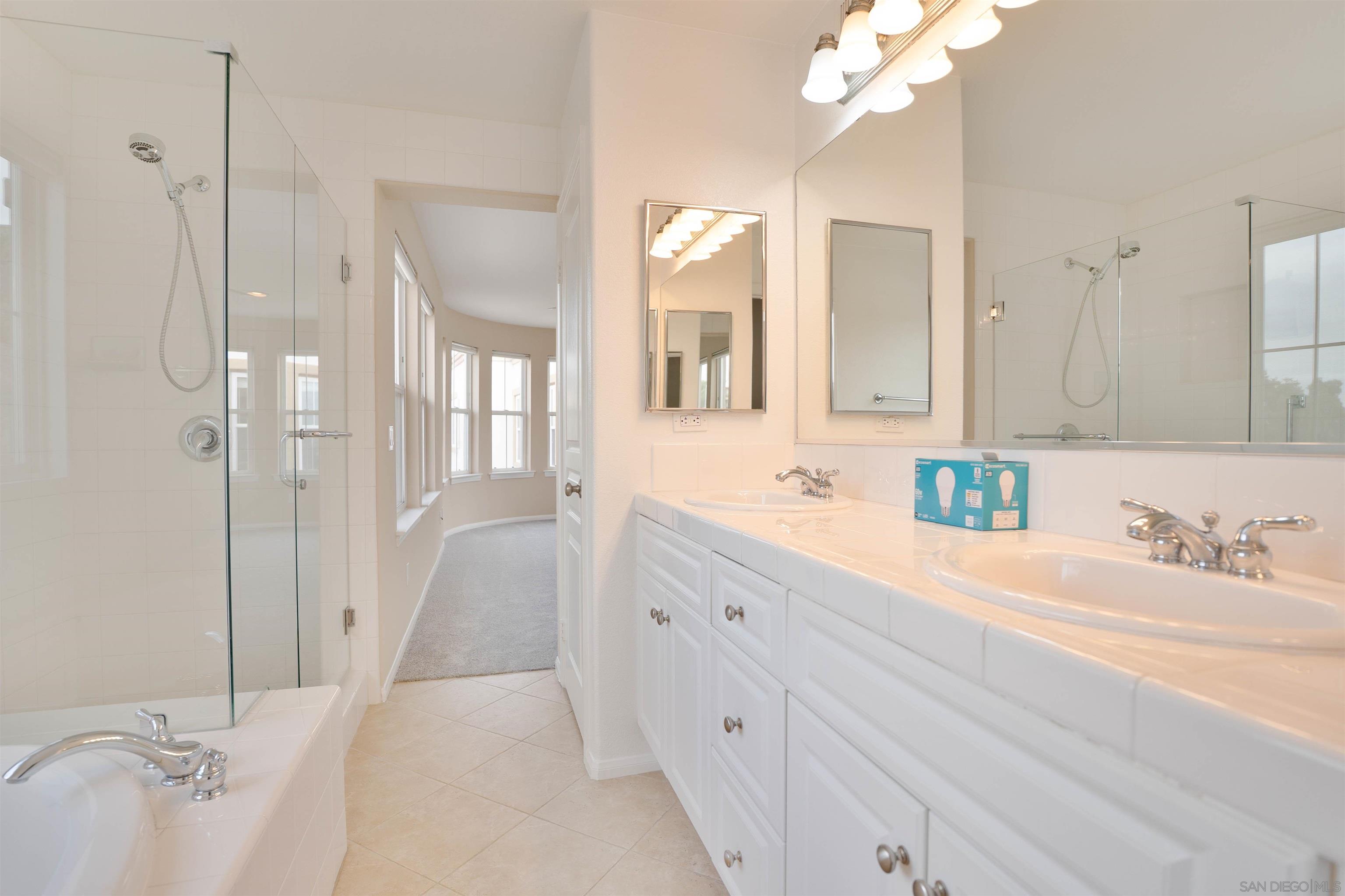 Detail Gallery Image 13 of 32 For 3141  Harbor Ridge Ln, San Diego,  CA 92103 - 3 Beds | 2/1 Baths