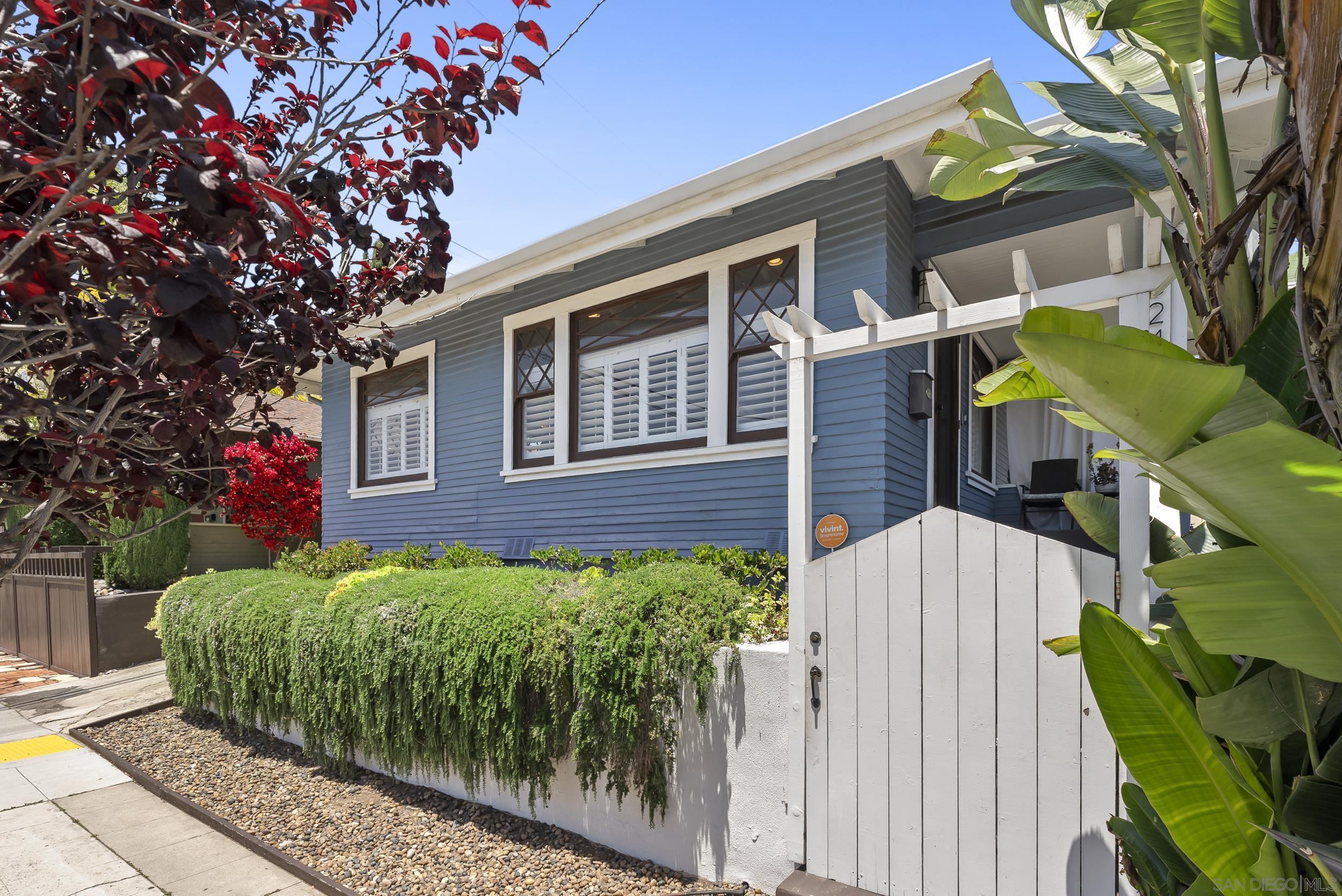 Detail Gallery Image 1 of 1 For 1624  Robinson Ave, San Diego,  CA 92103 - 2 Beds | 1 Baths