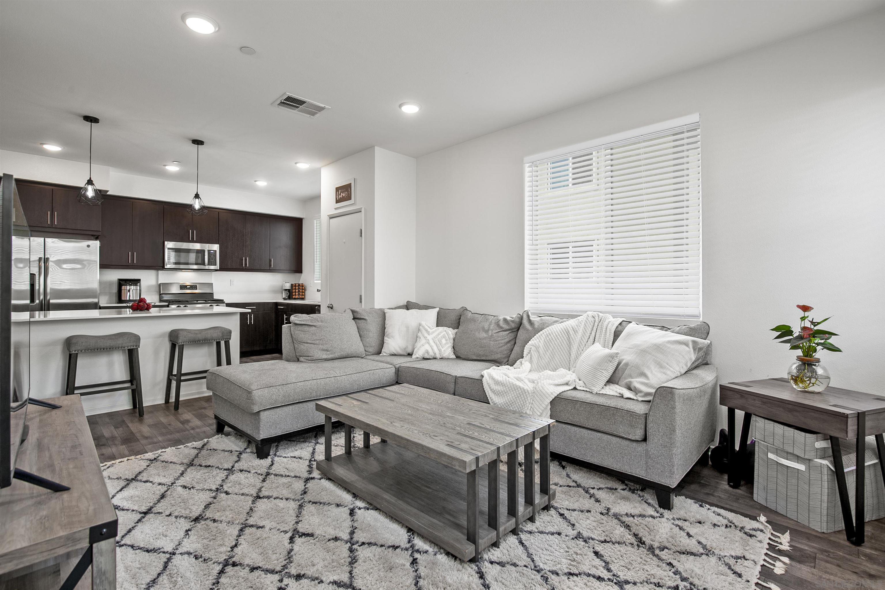 Detail Gallery Image 1 of 43 For 5402  Sand Arch Ln 199  #199,  San Diego,  CA 92154 - 2 Beds | 2/1 Baths