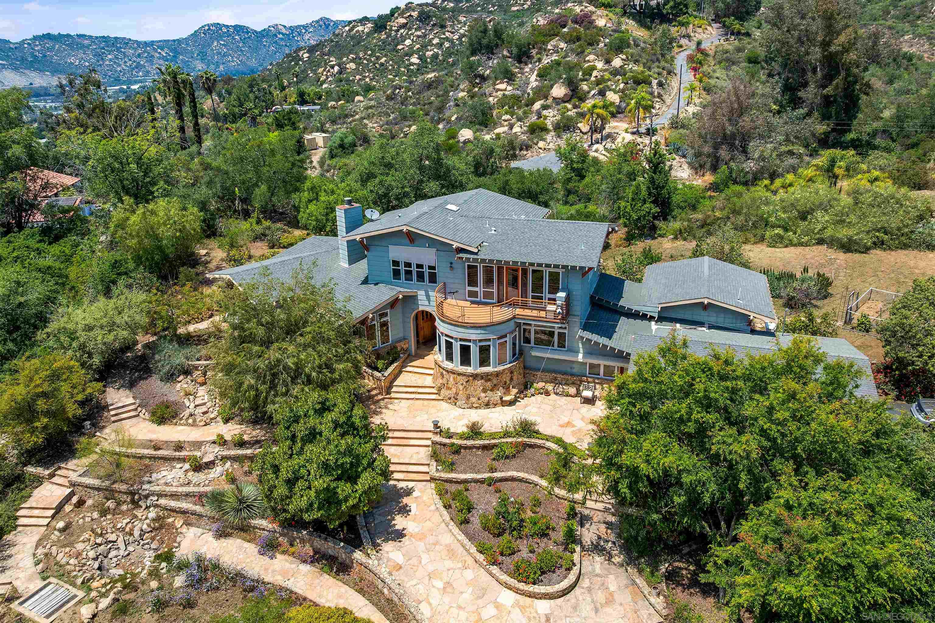 Detail Gallery Image 1 of 1 For 6132  Rainbow Heights Rd, Fallbrook,  CA 92028 - 3 Beds | 3 Baths