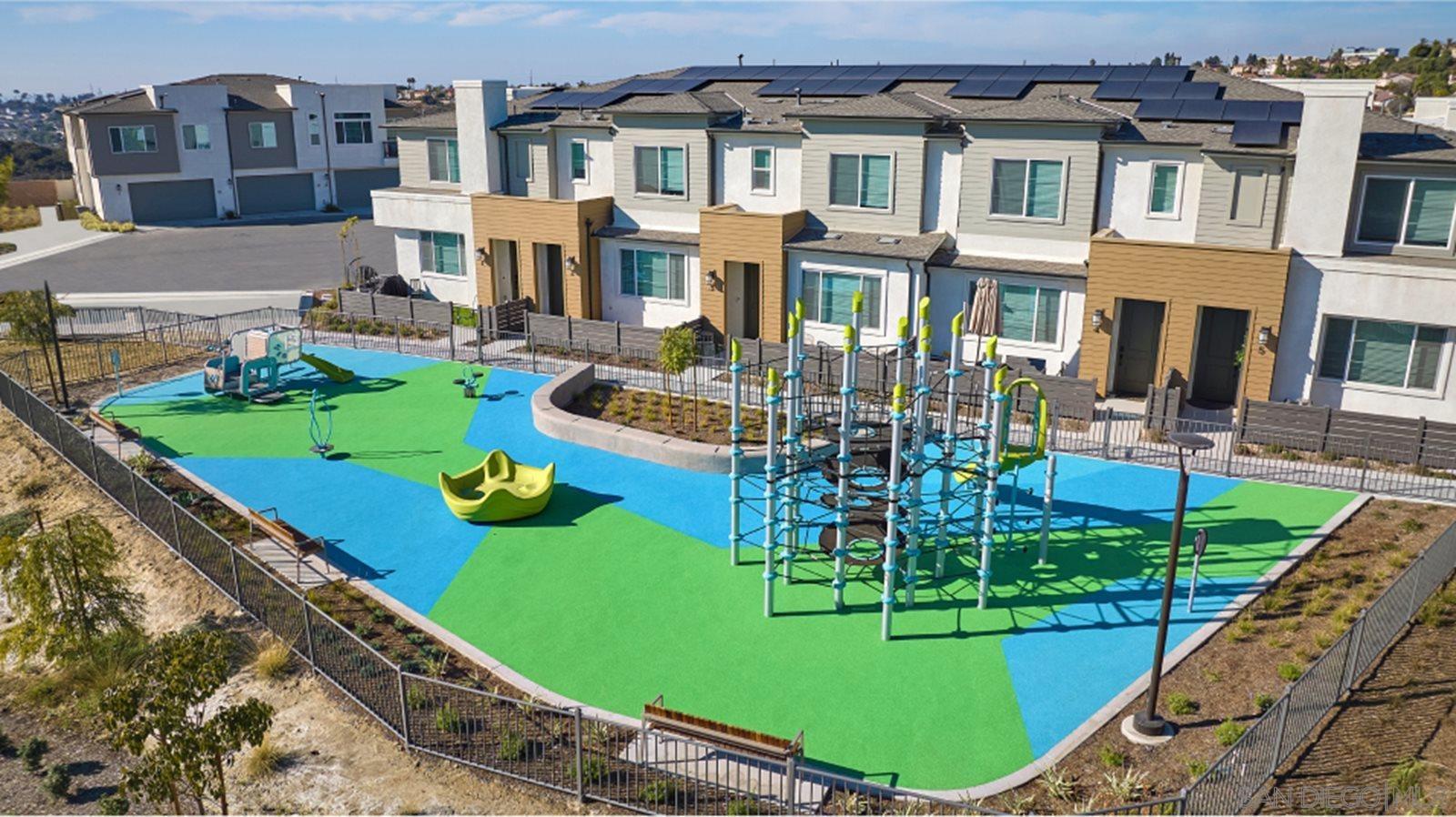 Detail Gallery Image 13 of 19 For 852  Makani Street  #7,  Chula Vista,  CA 91911 - 2 Beds | 2/1 Baths