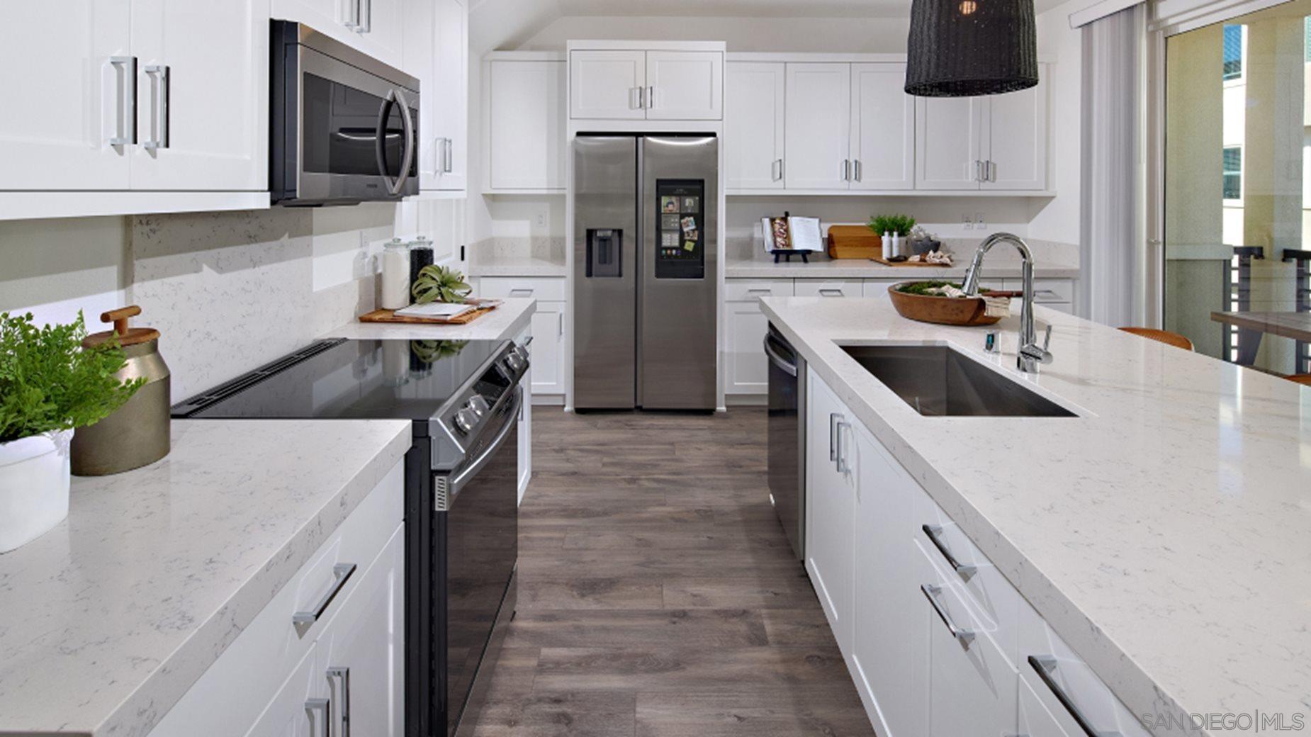 Detail Gallery Image 3 of 19 For 852  Makani Street  #7,  Chula Vista,  CA 91911 - 2 Beds | 2/1 Baths