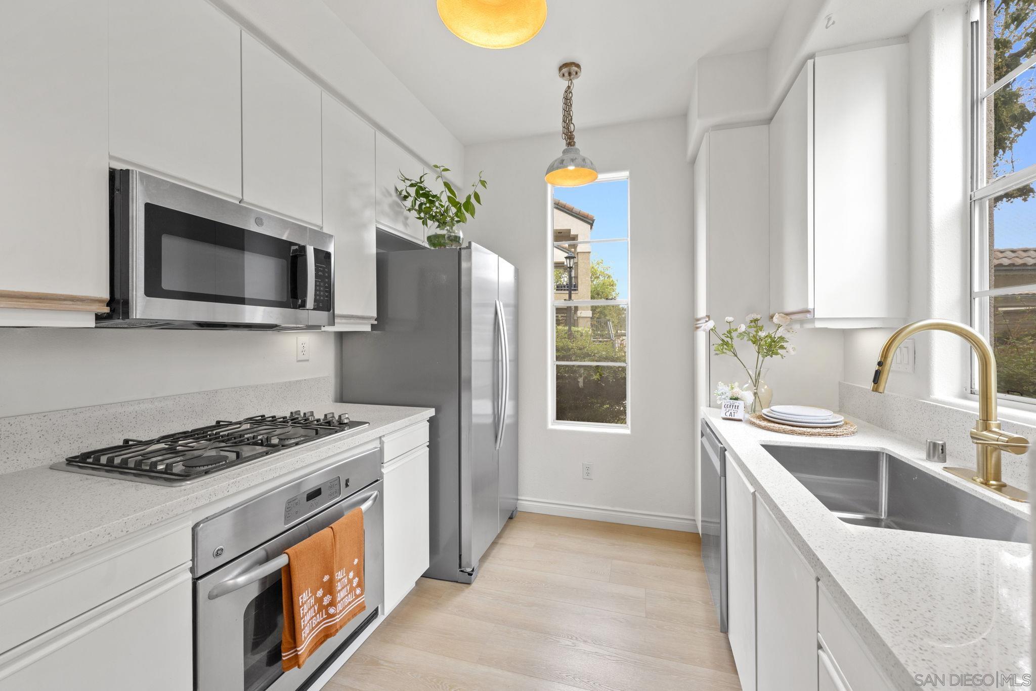 Front Image Thumbnail for SD250029287