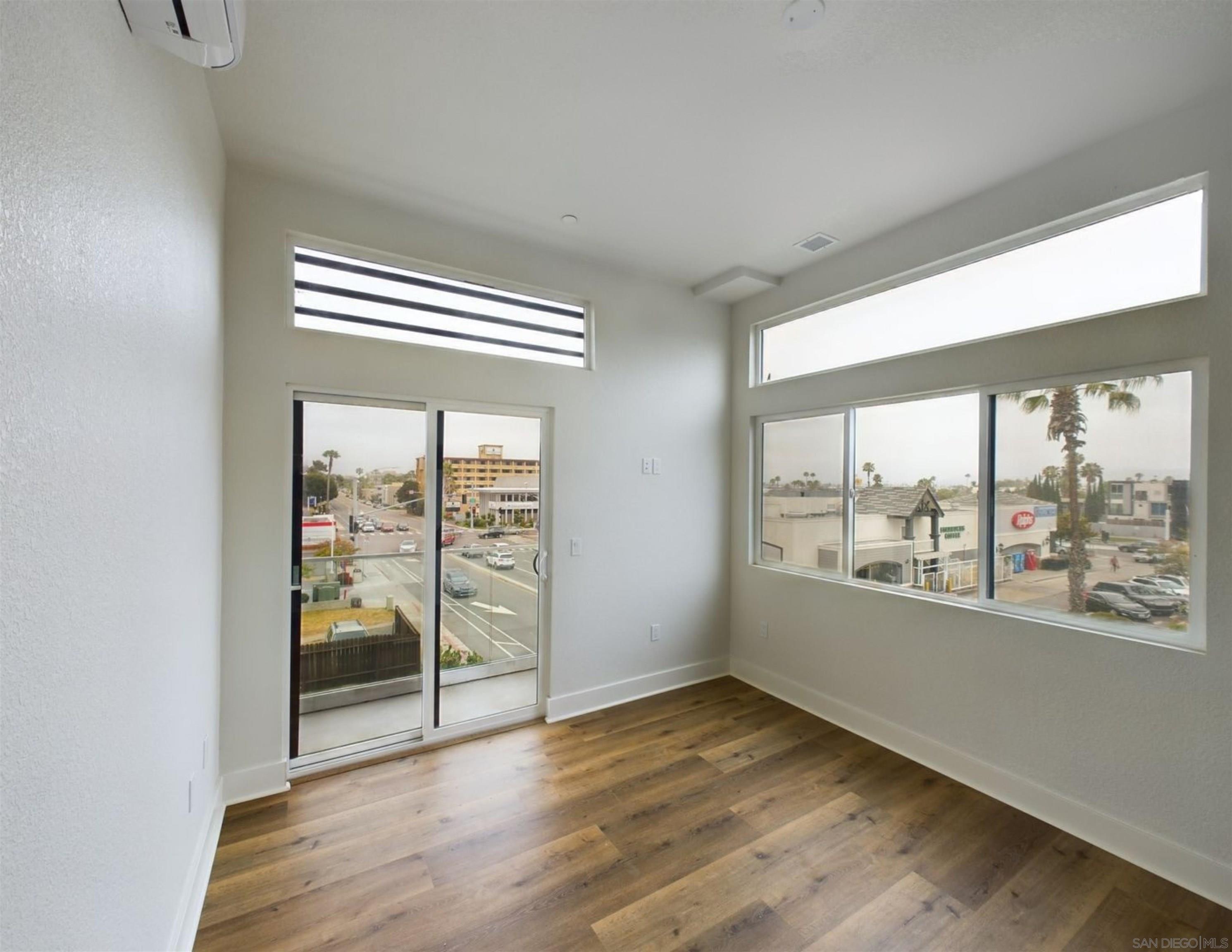 Detail Gallery Image 3 of 13 For 3046  Nimitz Boulevard, San Diego,  CA 92106 - – Beds | – Baths