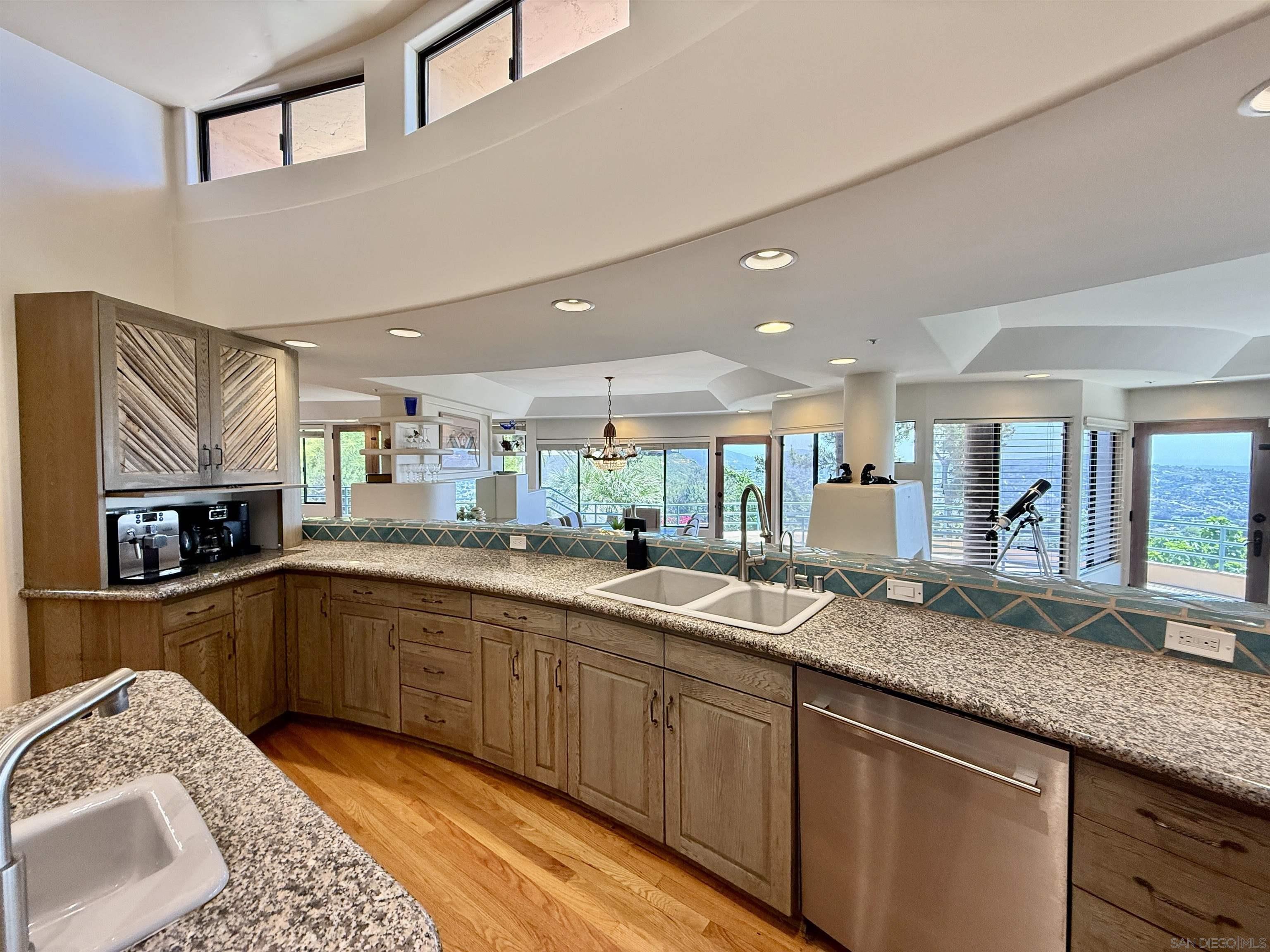 Detail Gallery Image 13 of 36 For 9918  Heavenly Way, La Mesa,  CA 91941 - 6 Beds | 4/1 Baths