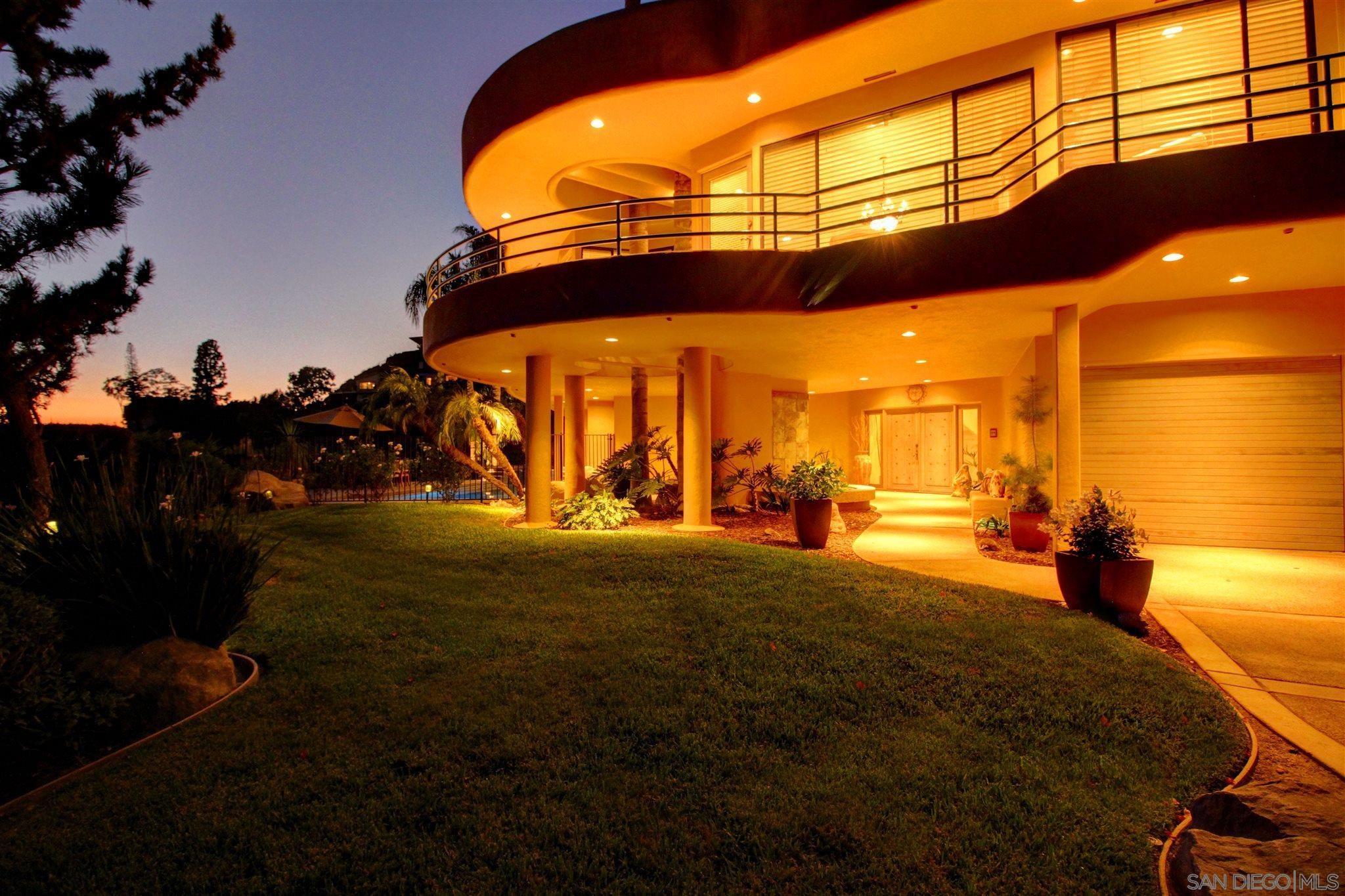 Detail Gallery Image 4 of 36 For 9918  Heavenly Way, La Mesa,  CA 91941 - 6 Beds | 4/1 Baths