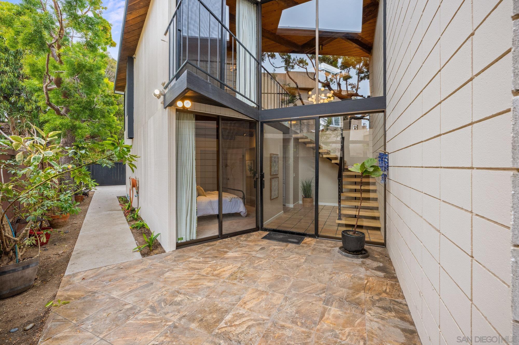 Detail Gallery Image 1 of 1 For 2036  Santa Fe, Del Mar,  CA 92014 - 3 Beds | 2 Baths