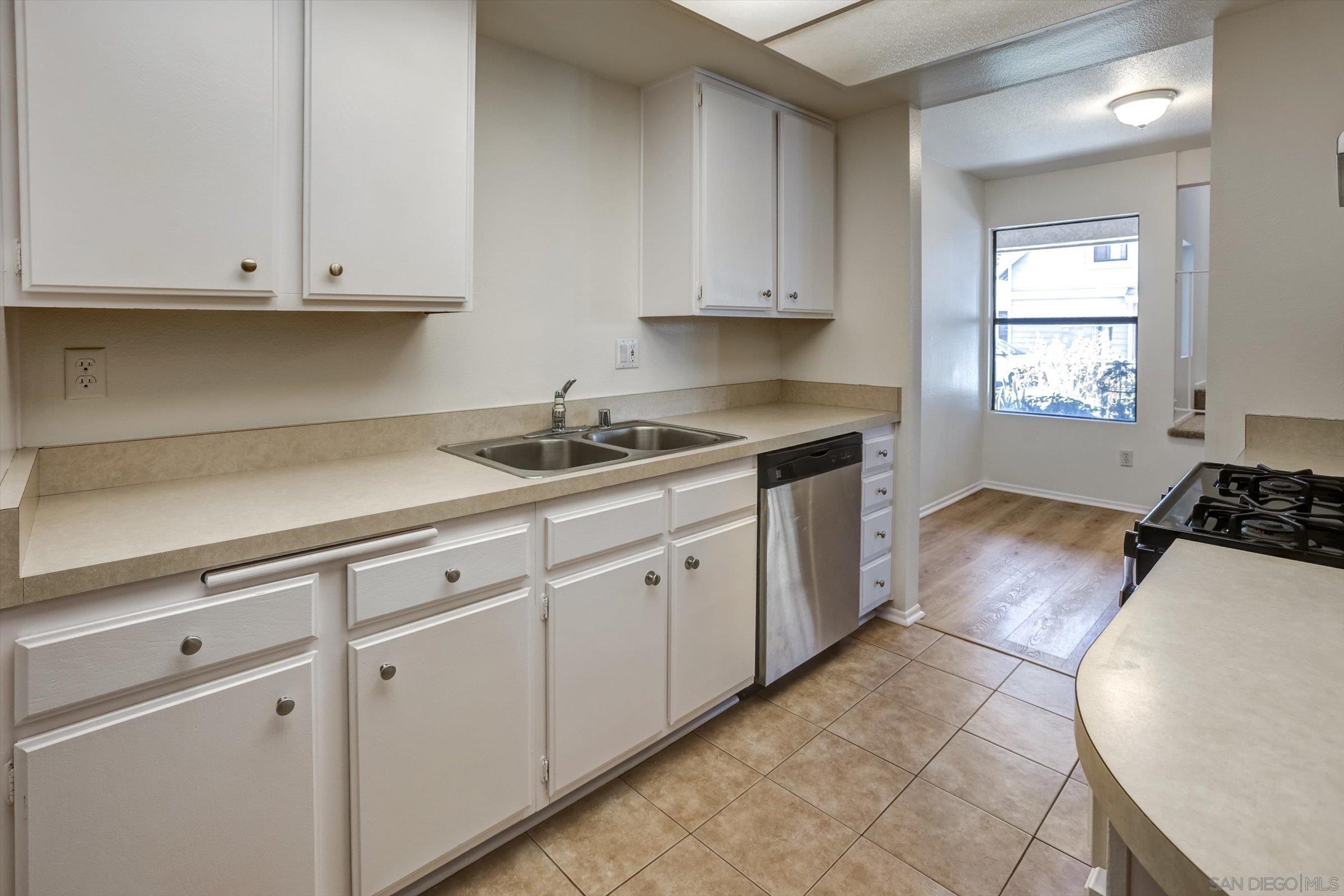 Detail Gallery Image 12 of 41 For 13230  Johannesberg Way  #10,  Poway,  CA 92064 - 3 Beds | 2/1 Baths