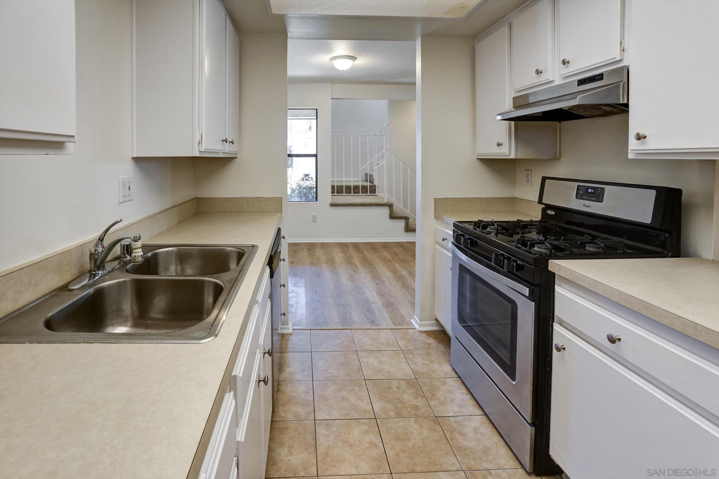 Detail Gallery Image 13 of 41 For 13230  Johannesberg Way  #10,  Poway,  CA 92064 - 3 Beds | 2/1 Baths