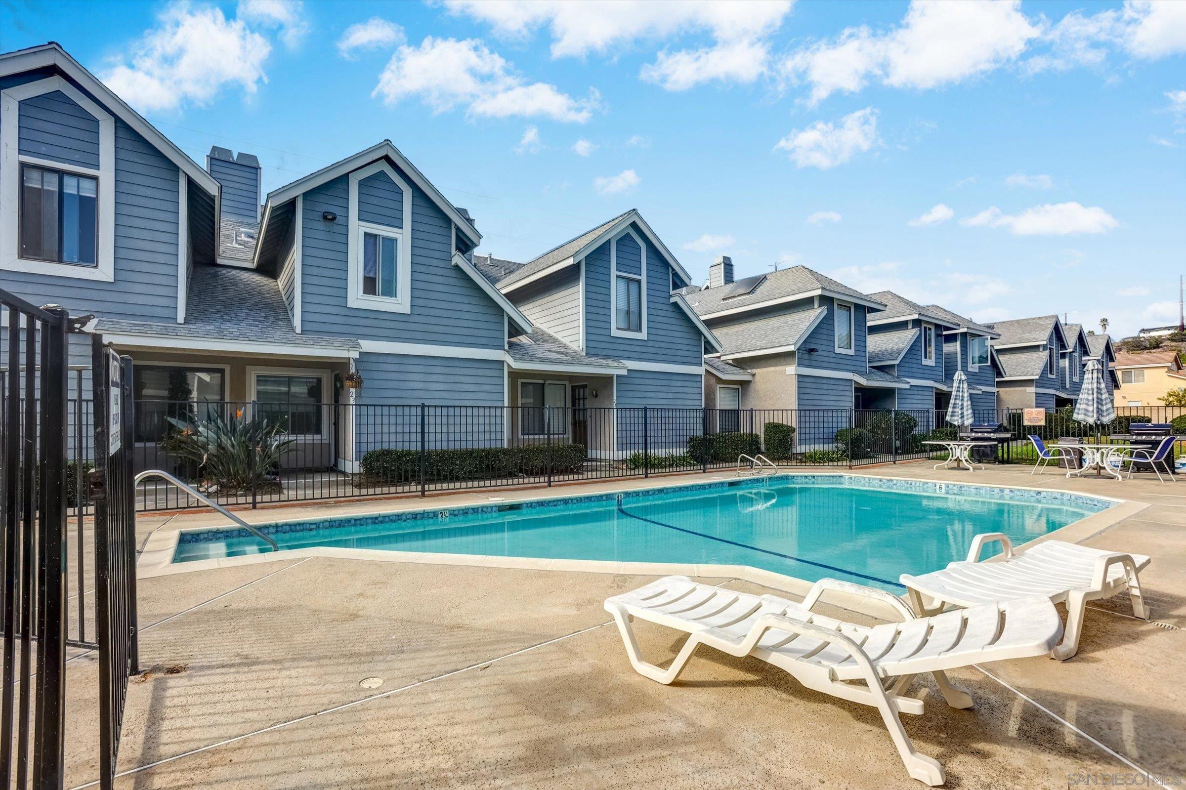 Detail Gallery Image 39 of 41 For 13230  Johannesberg Way  #10,  Poway,  CA 92064 - 3 Beds | 2/1 Baths