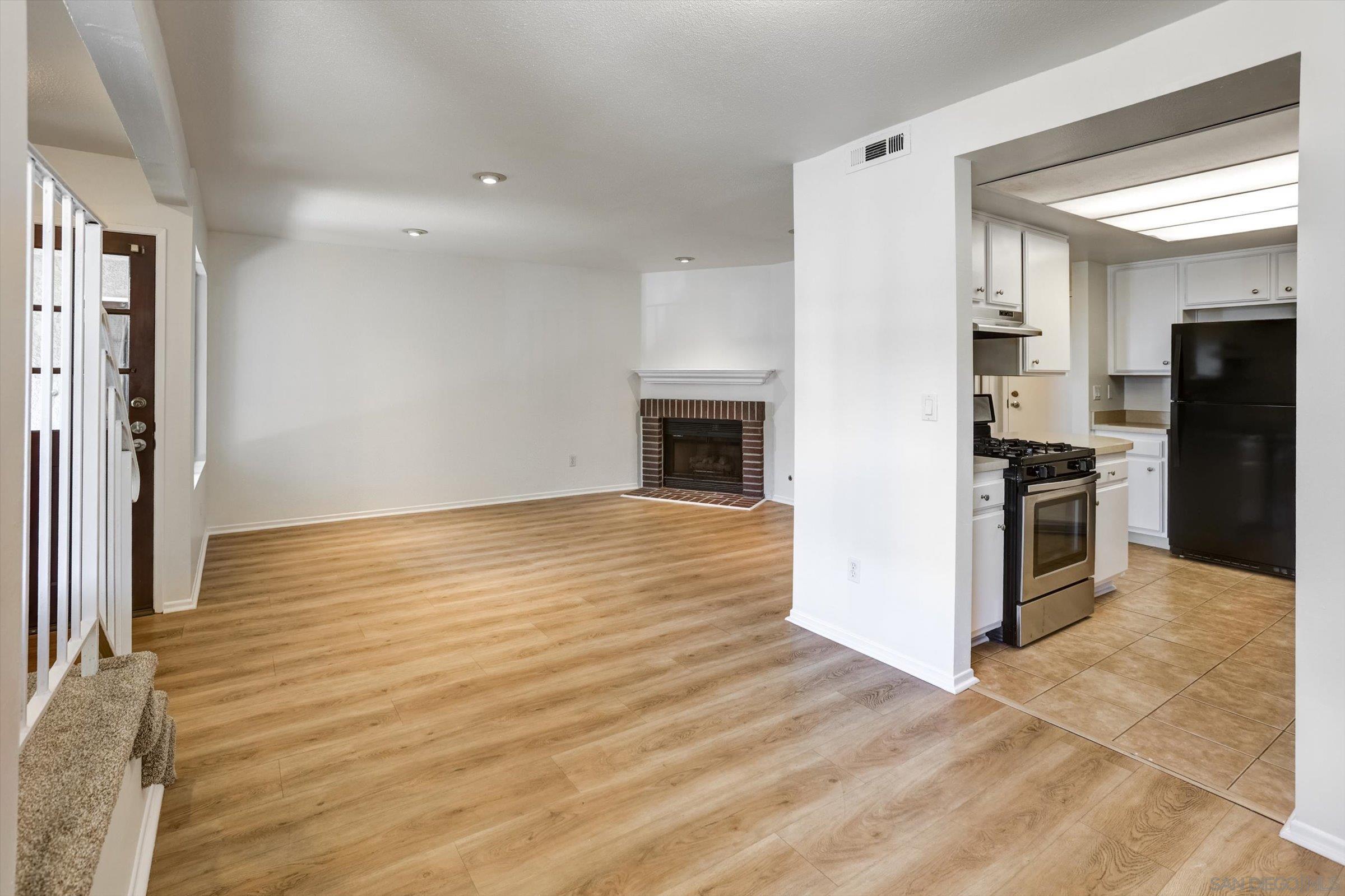 Detail Gallery Image 9 of 41 For 13230  Johannesberg Way  #10,  Poway,  CA 92064 - 3 Beds | 2/1 Baths