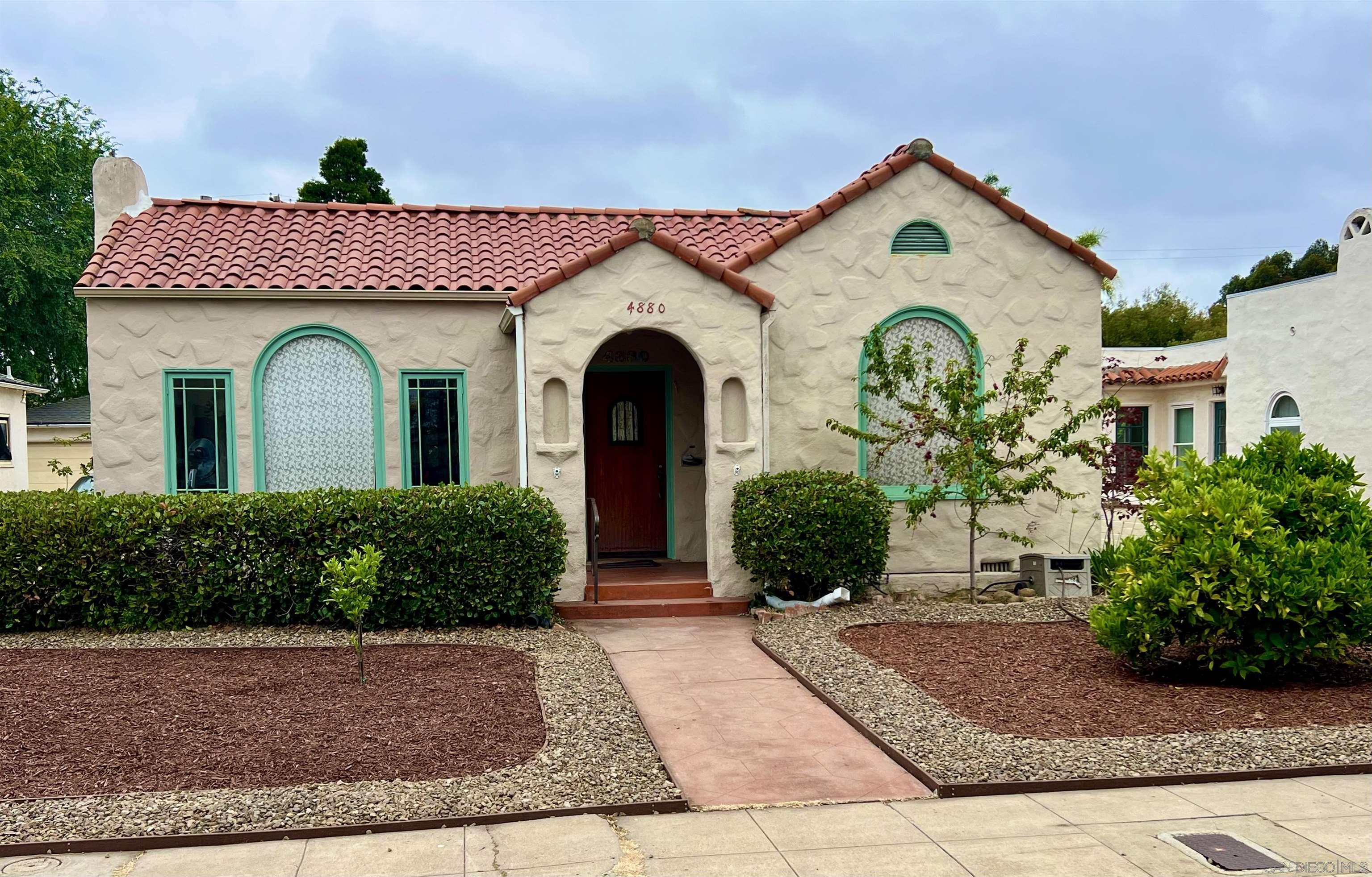 Detail Gallery Image 1 of 1 For 4880  Biona Drive, San Diego,  CA 92116 - 3 Beds | 1 Baths