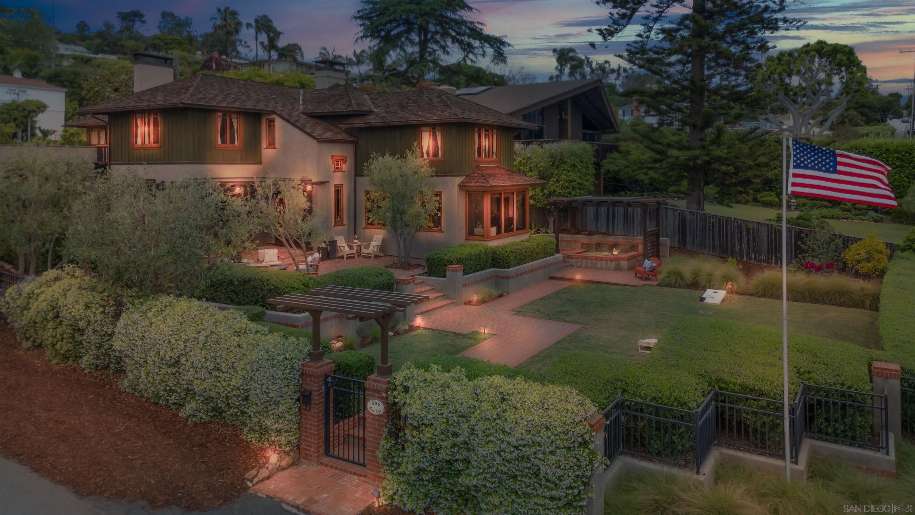 Detail Gallery Image 1 of 1 For 520  San Elijo St, San Diego,  CA 92106 - 5 Beds | 2/1 Baths