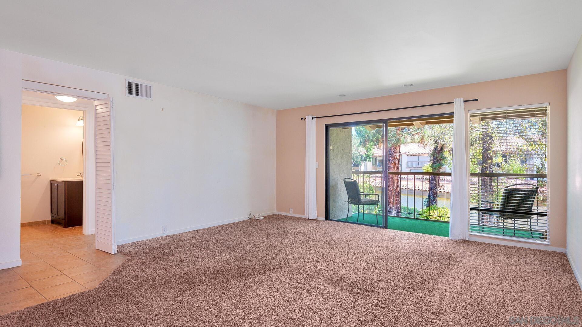 Detail Gallery Image 6 of 26 For 12515  Oaks North Dr.  226, San Diego,  CA 92128 - 2 Beds | 2 Baths