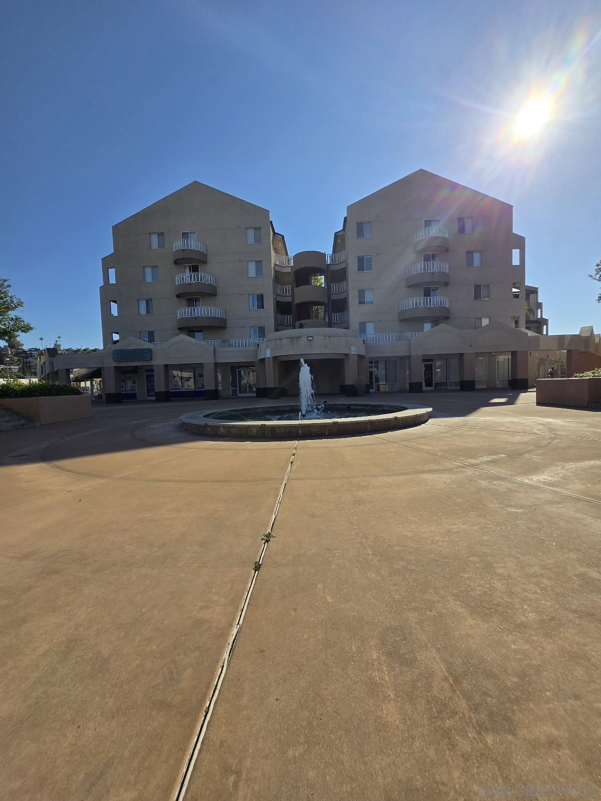 Detail Gallery Image 2 of 30 For 4701  Date  #205,  La Mesa,  CA 91942 - 3 Beds | 2 Baths