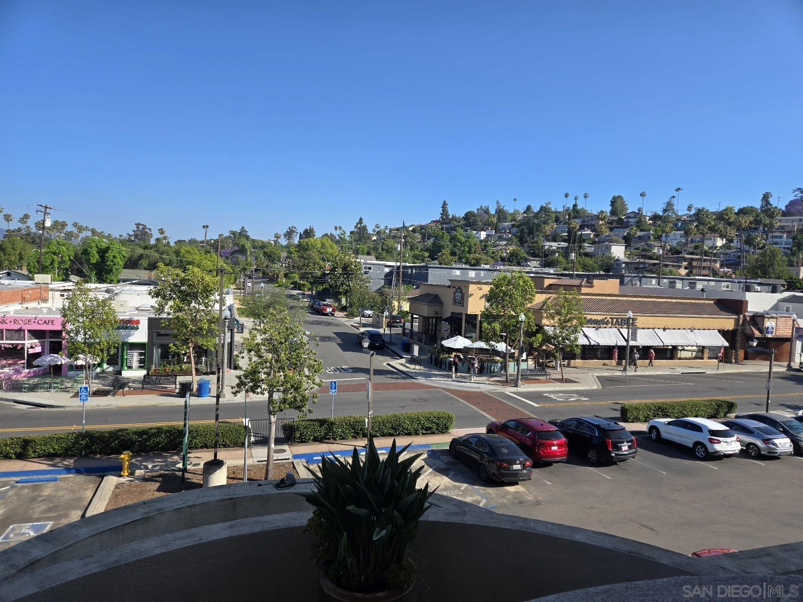 Detail Gallery Image 21 of 30 For 4701  Date  #205,  La Mesa,  CA 91942 - 3 Beds | 2 Baths