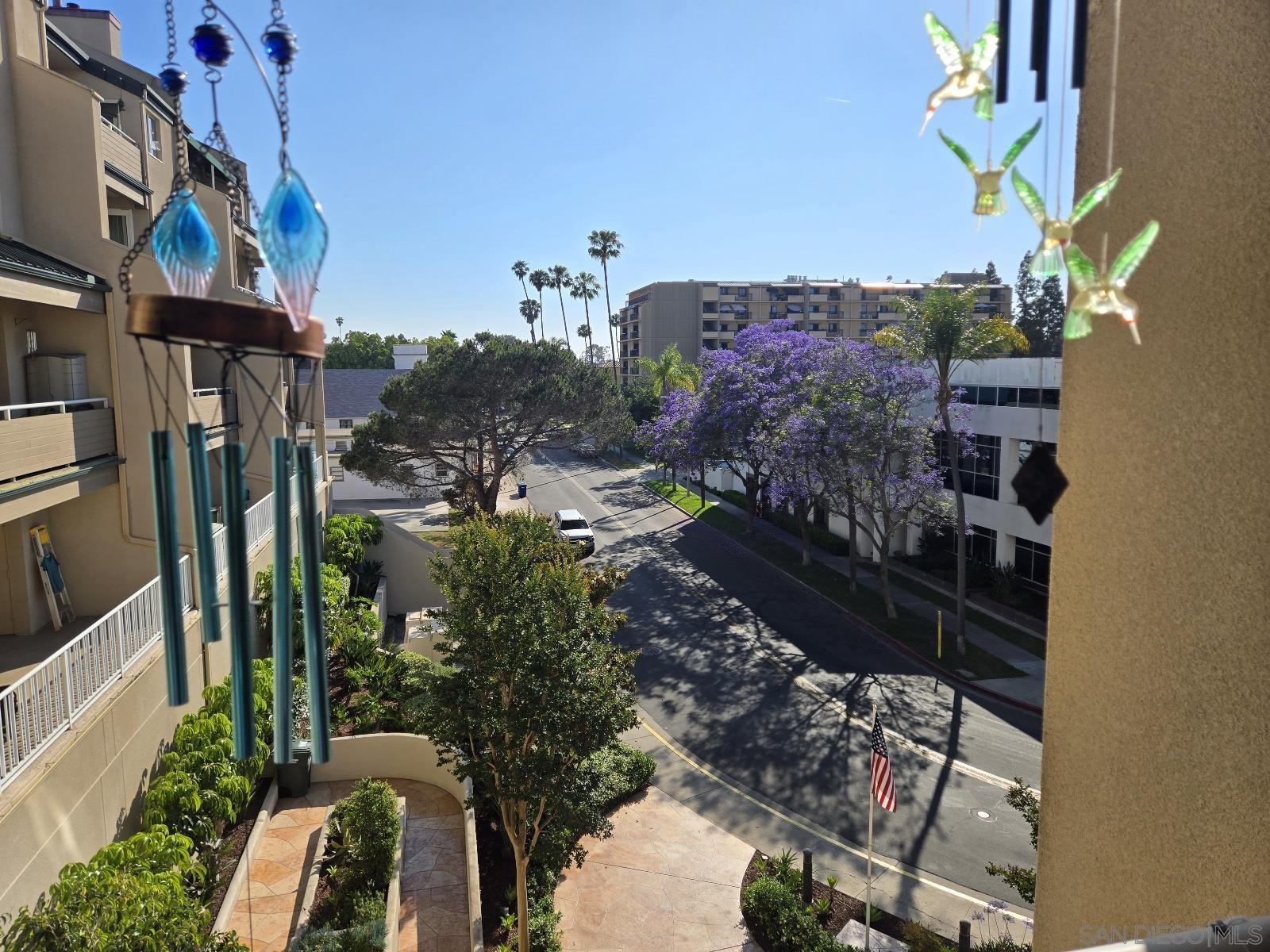 Detail Gallery Image 4 of 30 For 4701  Date  #205,  La Mesa,  CA 91942 - 3 Beds | 2 Baths