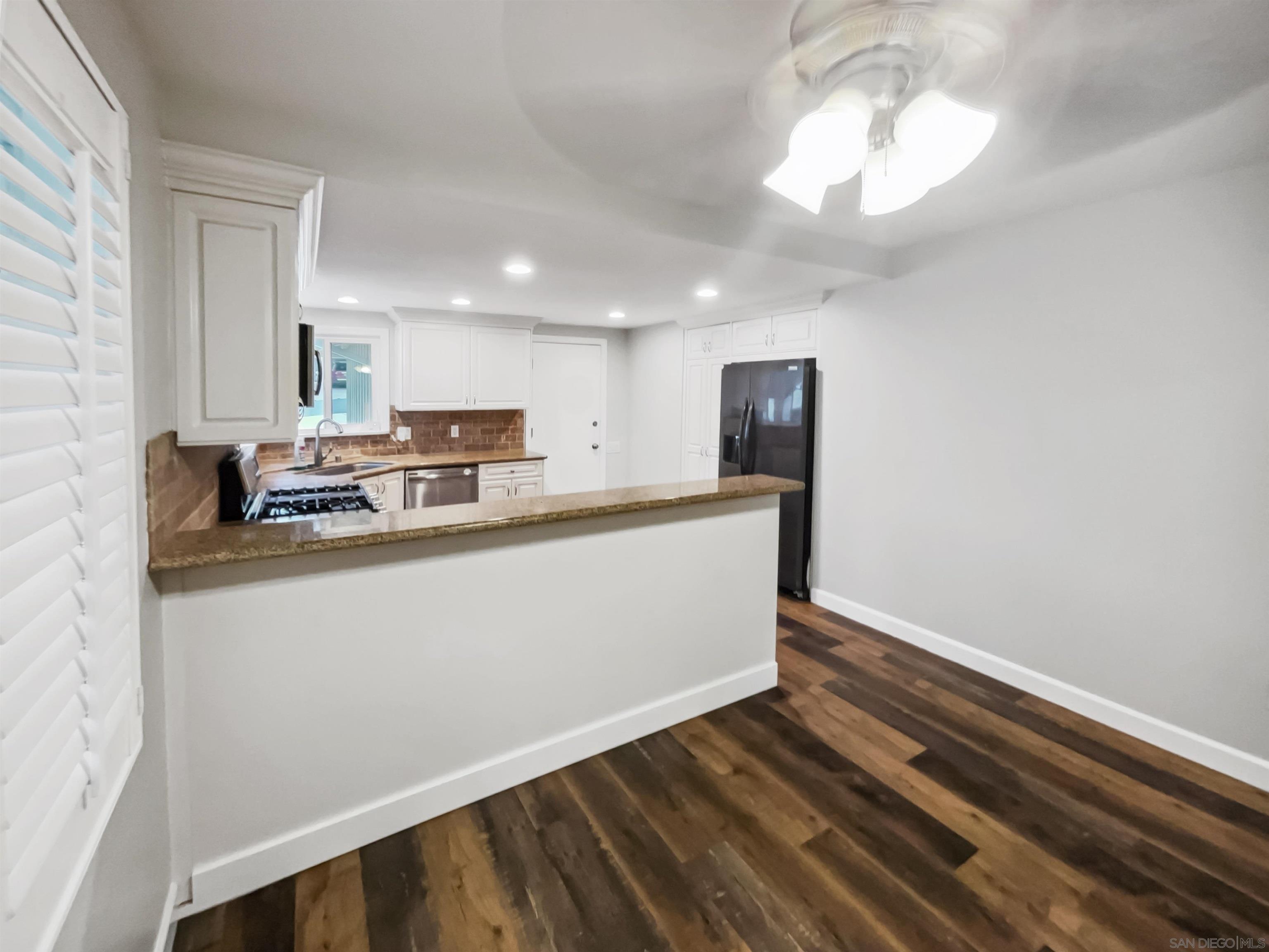 Detail Gallery Image 10 of 15 For 212 S Wisconsin St, Fallbrook,  CA 92028 - 3 Beds | 3 Baths