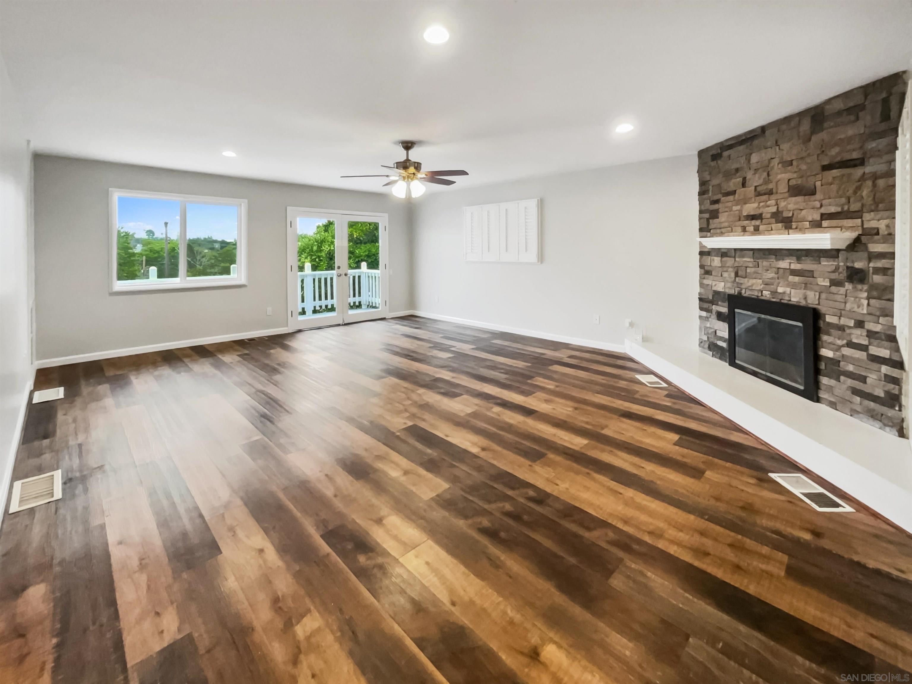 Detail Gallery Image 14 of 15 For 212 S Wisconsin St, Fallbrook,  CA 92028 - 3 Beds | 3 Baths