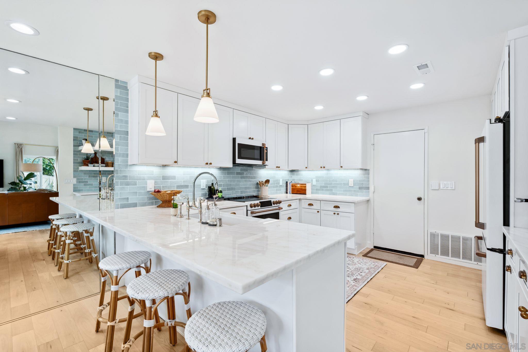 Detail Gallery Image 1 of 1 For 2157  Sea Village Cir, Cardiff By The Sea,  CA 92007 - 3 Beds | 3 Baths