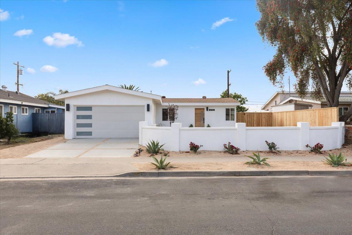 Detail Gallery Image 1 of 1 For 3752  Atlas St, San Diego,  CA 92111 - 3 Beds | 2 Baths