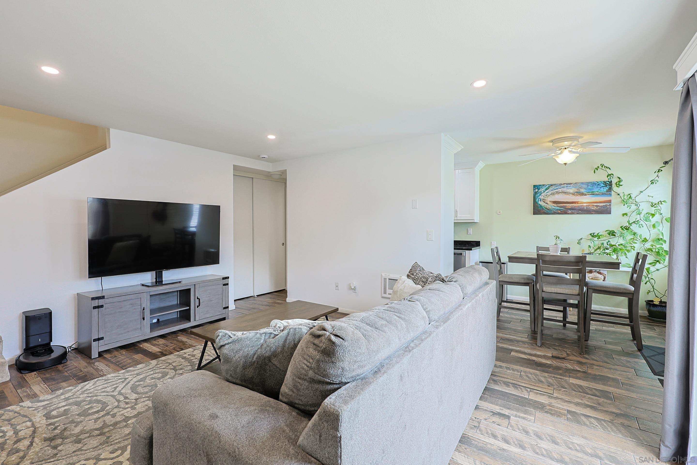 Detail Gallery Image 1 of 1 For 3454  Castle Glen Dr.  #104,  San Diego,  CA 92123 - 2 Beds | 1/1 Baths