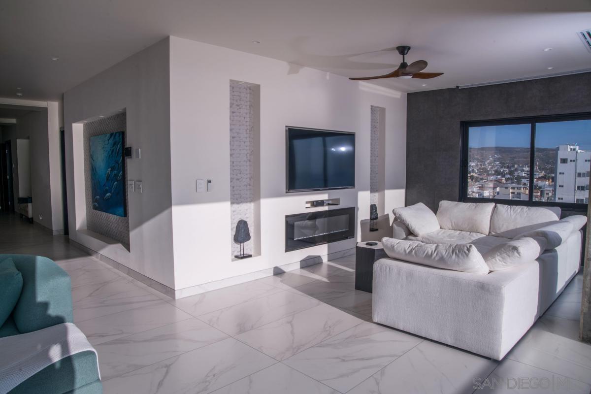 Detail Gallery Image 4 of 30 For 2601  Del Pacifico  #6,  –,  – 99999 - 3 Beds | 2/1 Baths