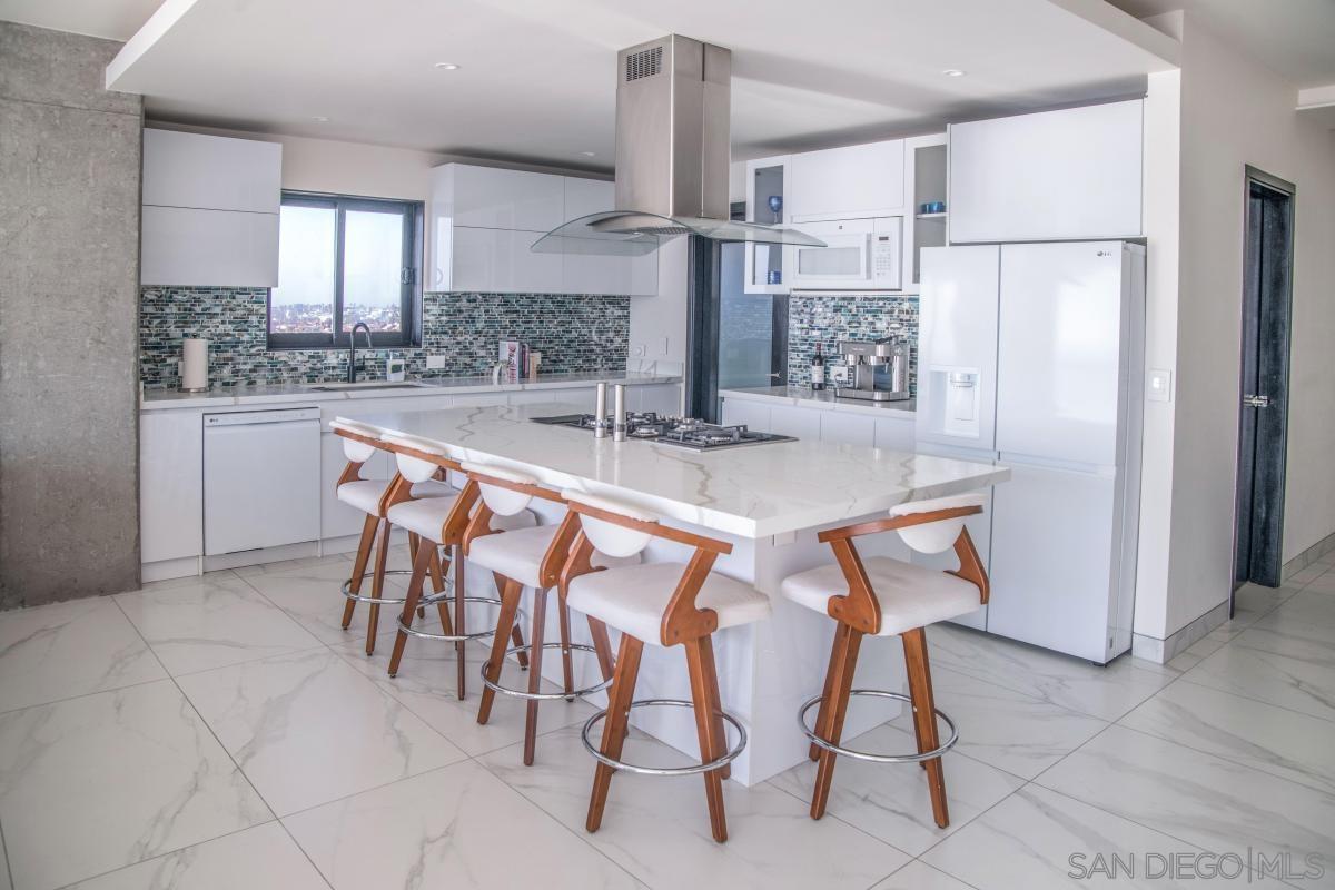 Detail Gallery Image 7 of 30 For 2601  Del Pacifico  #6,  –,  – 99999 - 3 Beds | 2/1 Baths