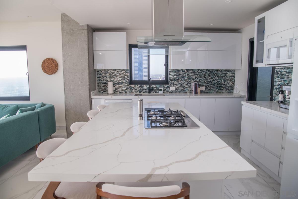 Detail Gallery Image 8 of 30 For 2601  Del Pacifico  #6,  –,  – 99999 - 3 Beds | 2/1 Baths