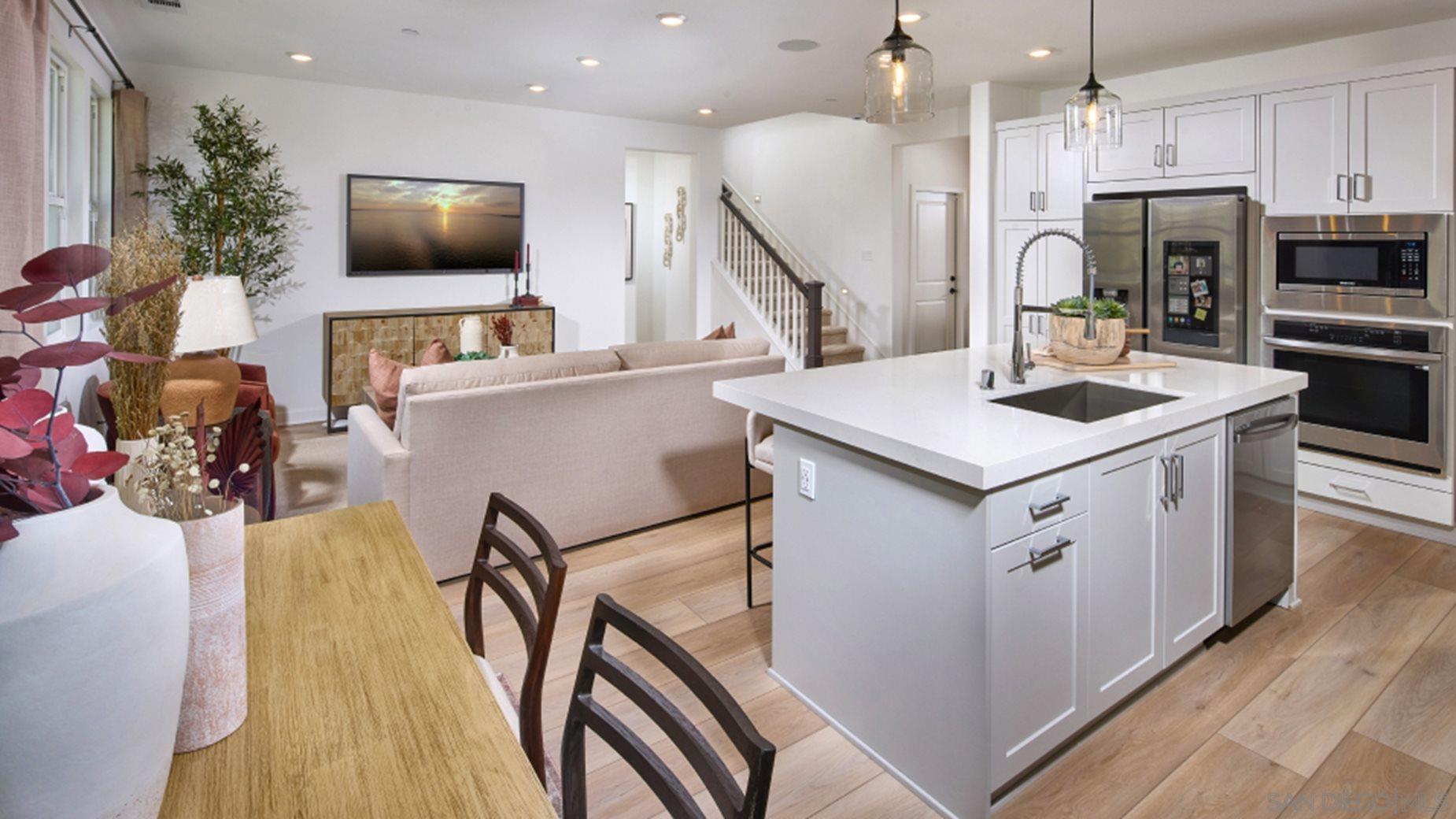 Detail Gallery Image 5 of 17 For 12082  Gavin Way, San Diego,  CA 92129 - 3 Beds | 2/1 Baths