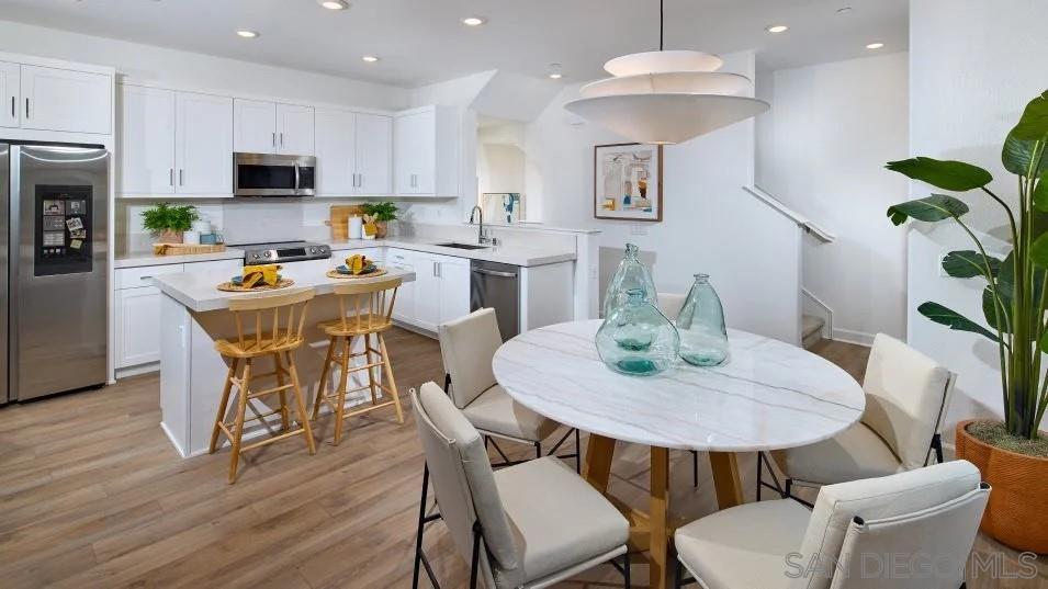 Detail Gallery Image 3 of 14 For 848  Makani  #2,  Chula Vista,  CA 91911 - 2 Beds | 2/1 Baths