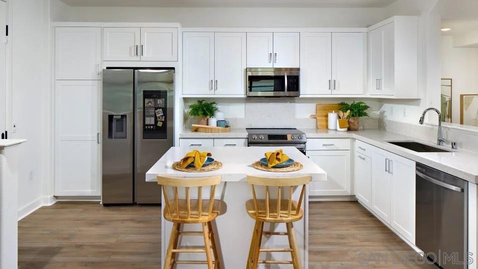 Detail Gallery Image 4 of 14 For 848  Makani  #2,  Chula Vista,  CA 91911 - 2 Beds | 2/1 Baths