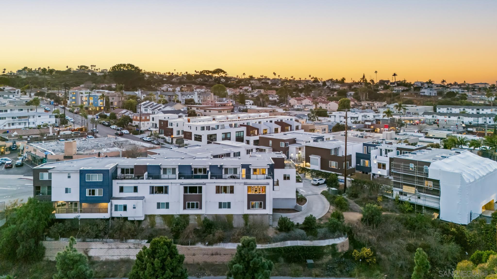 Detail Gallery Image 1 of 1 For 4100  Voltaire St  #102,  San Diego,  CA 92107 - 3 Beds | 2/1 Baths
