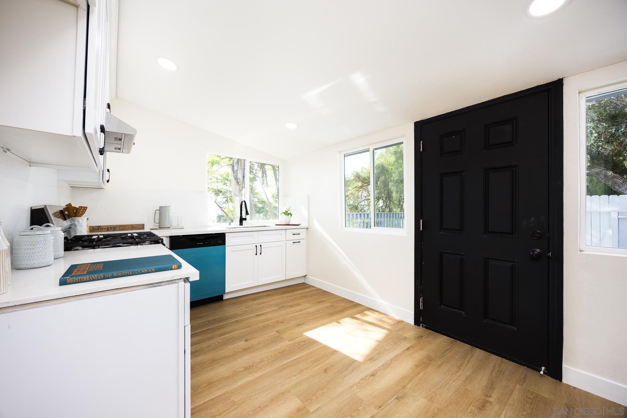 Detail Gallery Image 4 of 36 For 678  Robby Way, Fallbrook,  CA 92028 - 3 Beds | 2 Baths