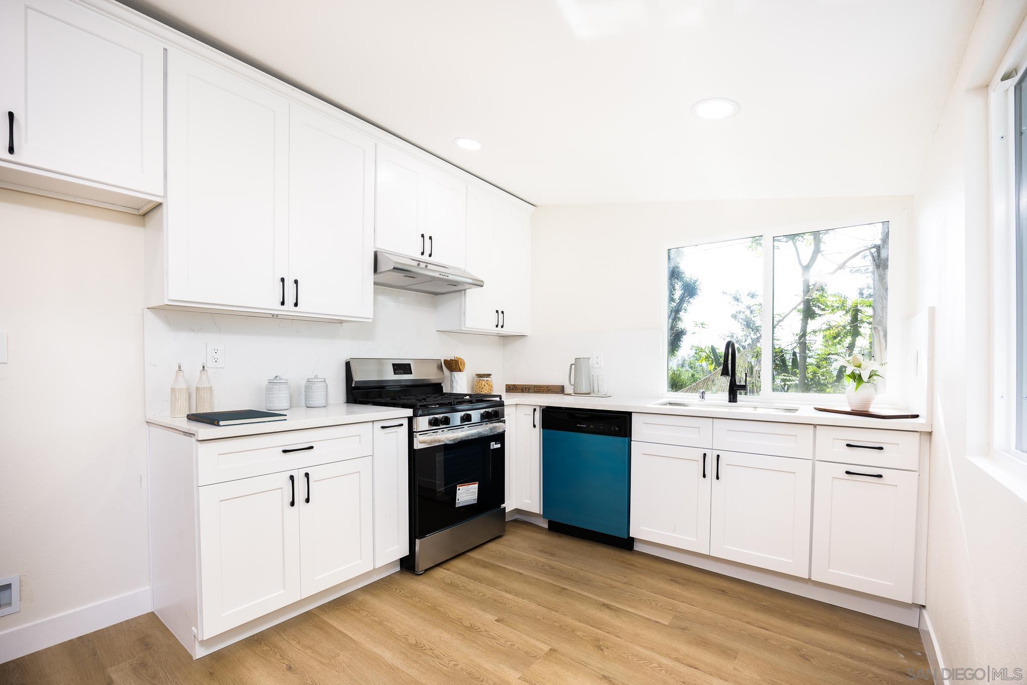 Detail Gallery Image 5 of 36 For 678  Robby Way, Fallbrook,  CA 92028 - 3 Beds | 2 Baths