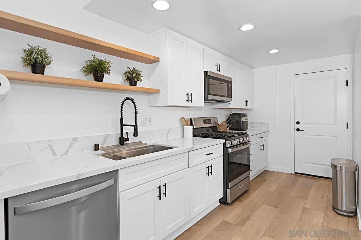 Detail Gallery Image 1 of 1 For 560  Deep Dell Rd, San Diego,  CA 92139 - 3 Beds | 2/1 Baths