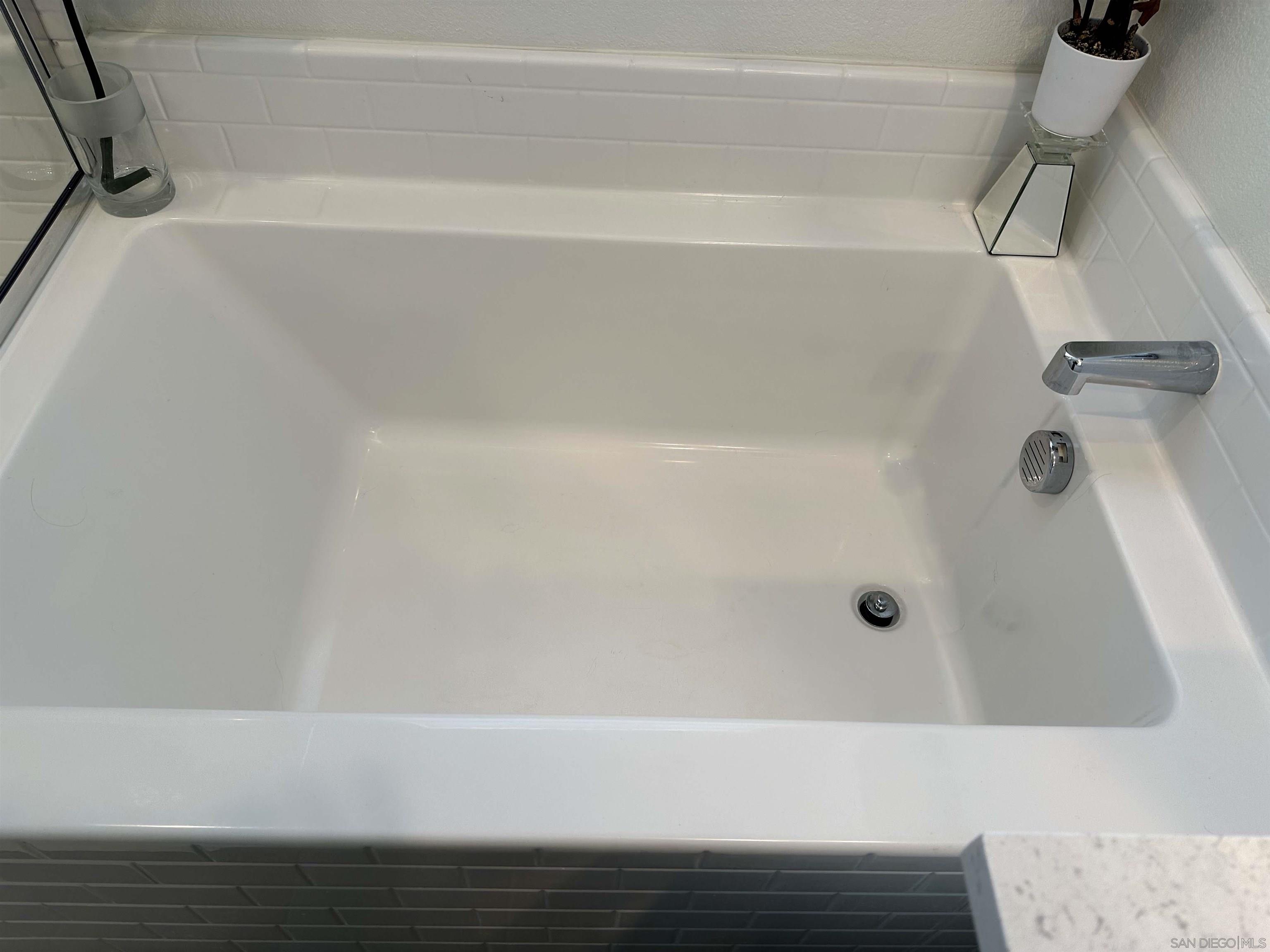 Detail Gallery Image 19 of 48 For 1390  Santa Victoria Rd  #6,  Chula Vista,  CA 91913 - 4 Beds | 3/1 Baths