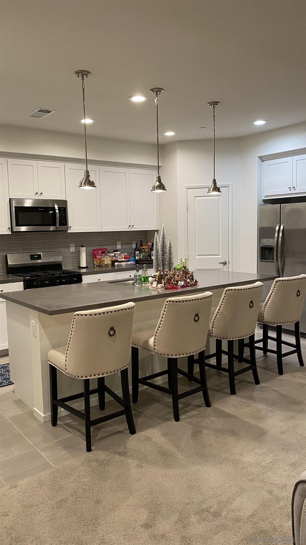 Detail Gallery Image 3 of 48 For 1390  Santa Victoria Rd  #6,  Chula Vista,  CA 91913 - 4 Beds | 3/1 Baths