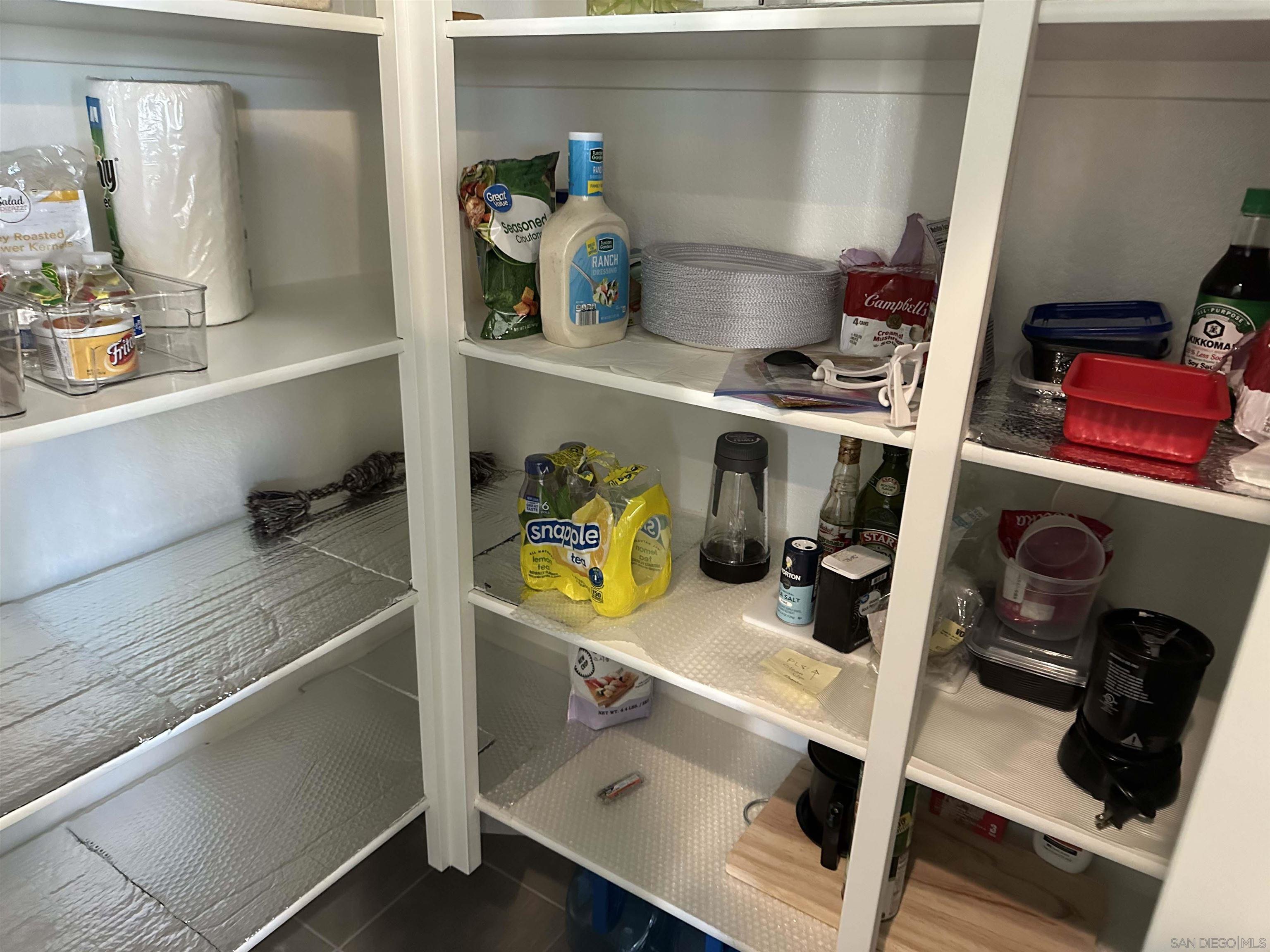 Detail Gallery Image 4 of 48 For 1390  Santa Victoria Rd  #6,  Chula Vista,  CA 91913 - 4 Beds | 3/1 Baths