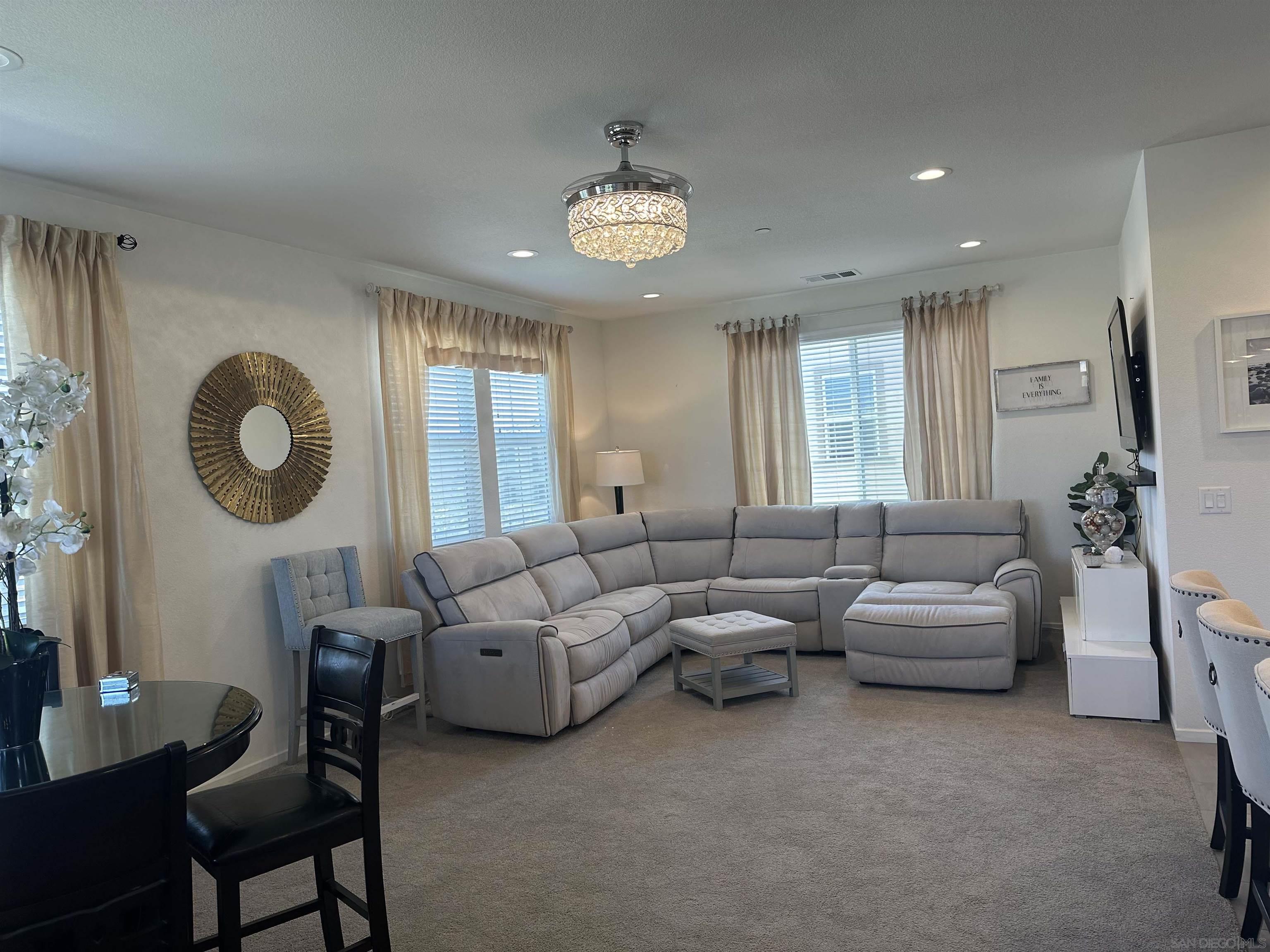 Detail Gallery Image 6 of 48 For 1390  Santa Victoria Rd  #6,  Chula Vista,  CA 91913 - 4 Beds | 3/1 Baths