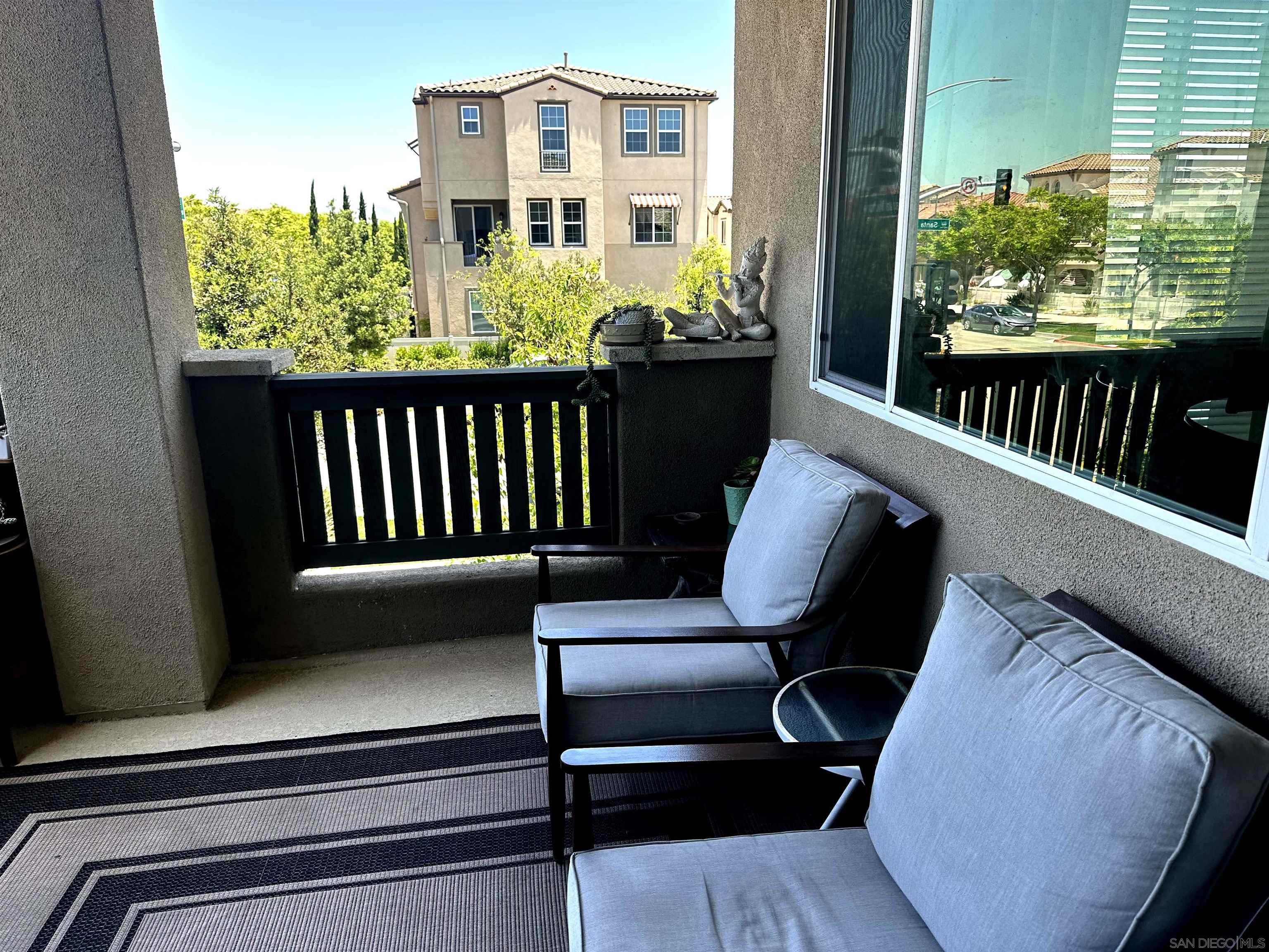 Detail Gallery Image 9 of 48 For 1390  Santa Victoria Rd  #6,  Chula Vista,  CA 91913 - 4 Beds | 3/1 Baths